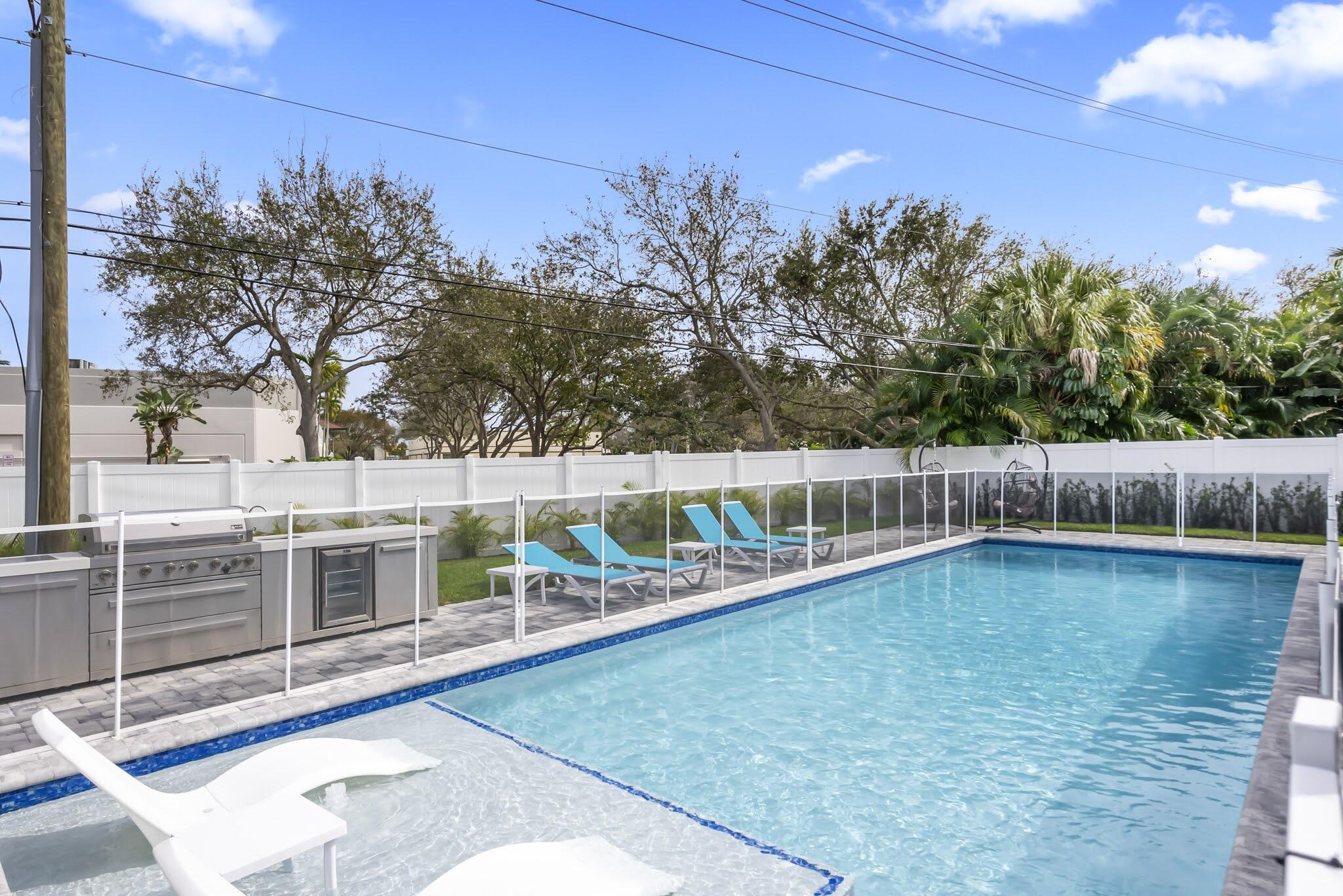 UNIVERSITY GARDENS - Residential Lease