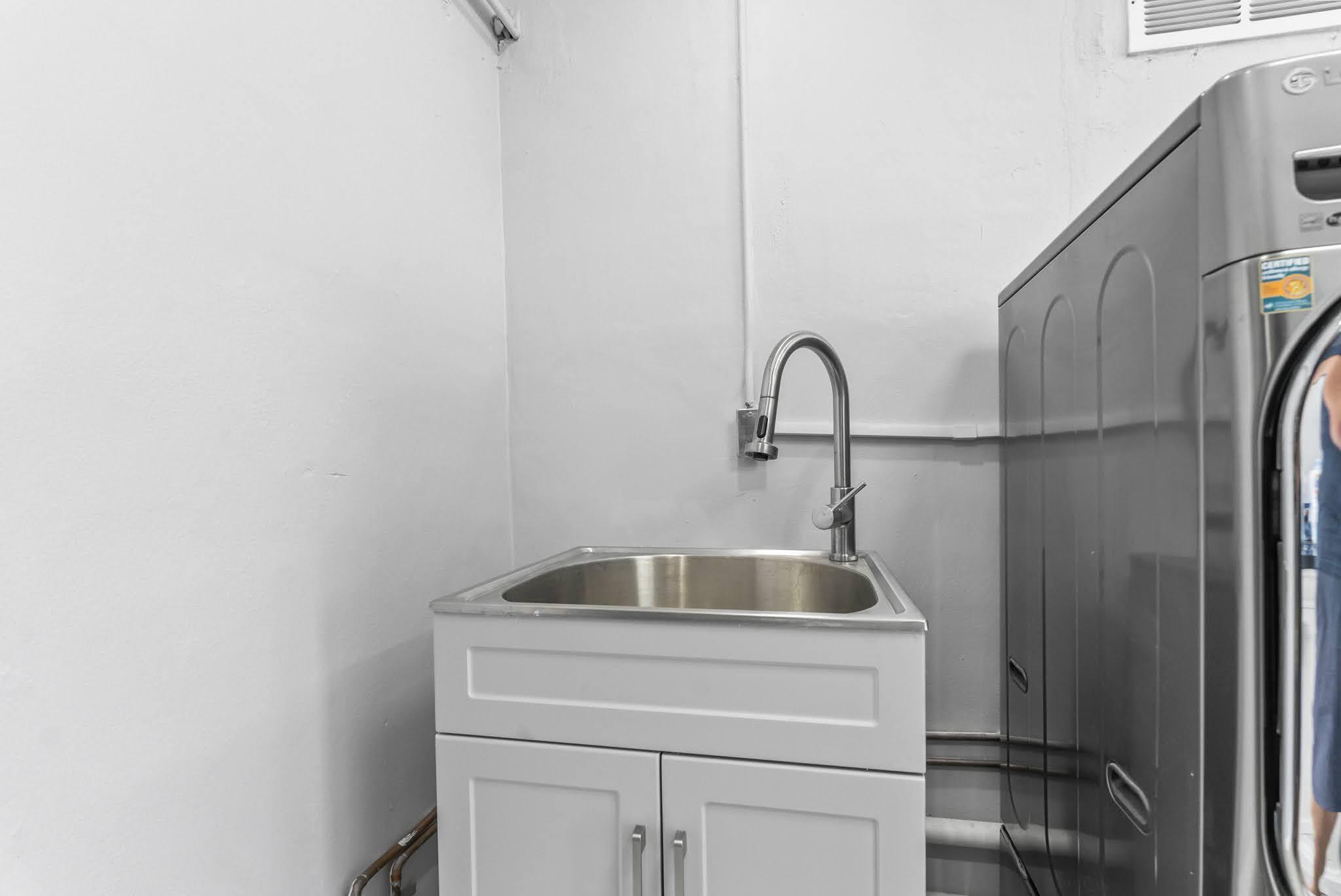 UNIVERSITY GARDENS - Residential Lease