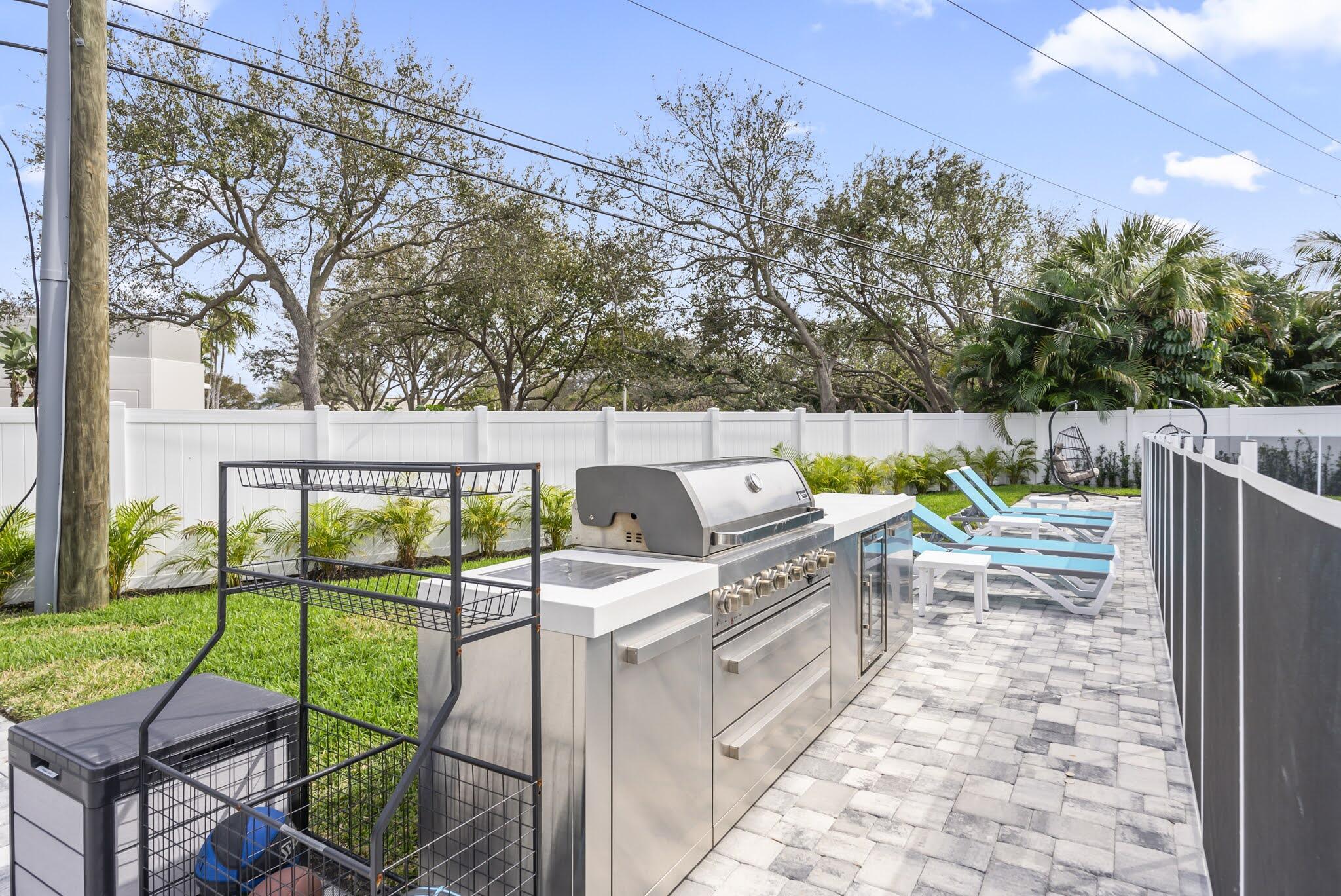 UNIVERSITY GARDENS - Residential Lease