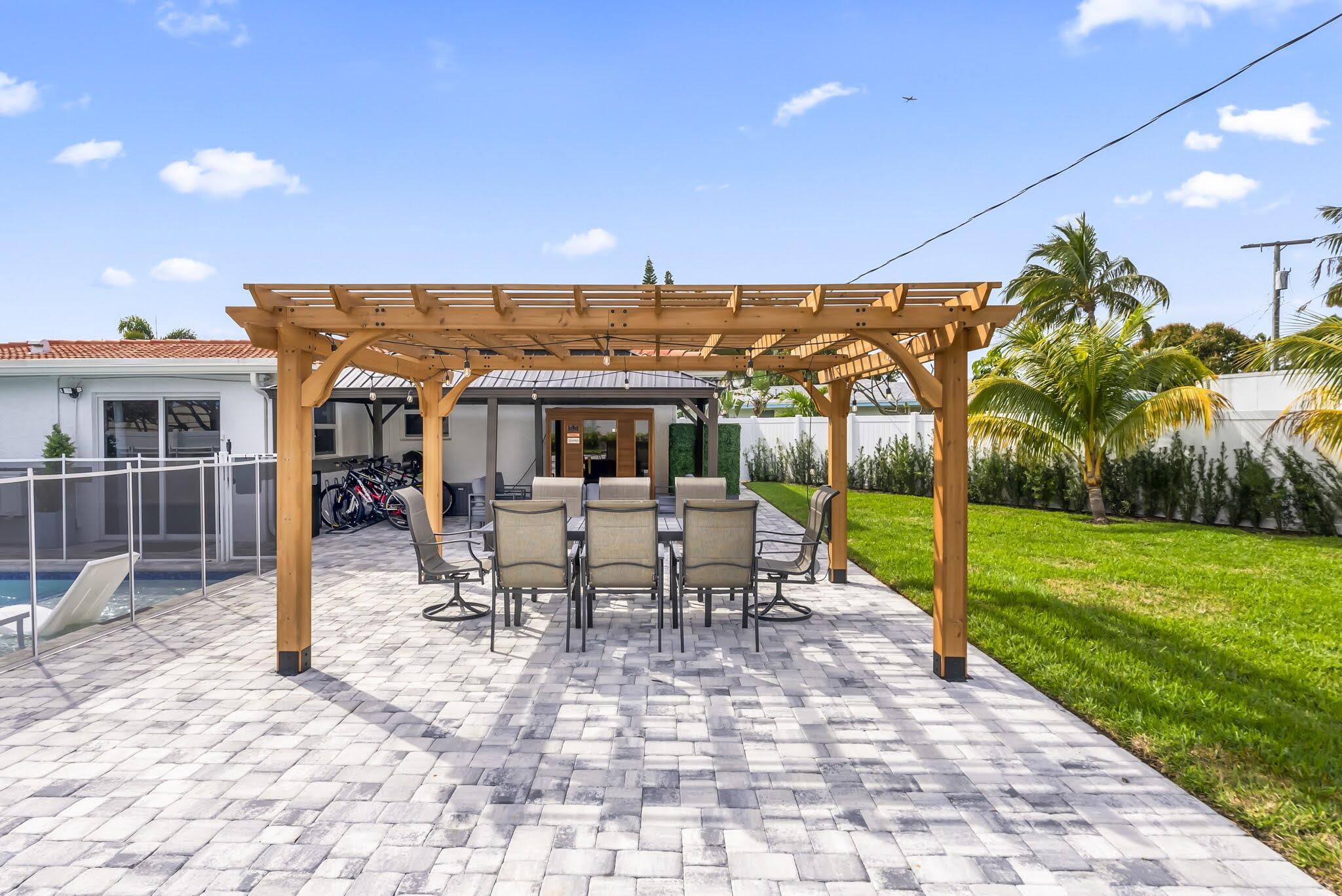 UNIVERSITY GARDENS - Residential Lease
