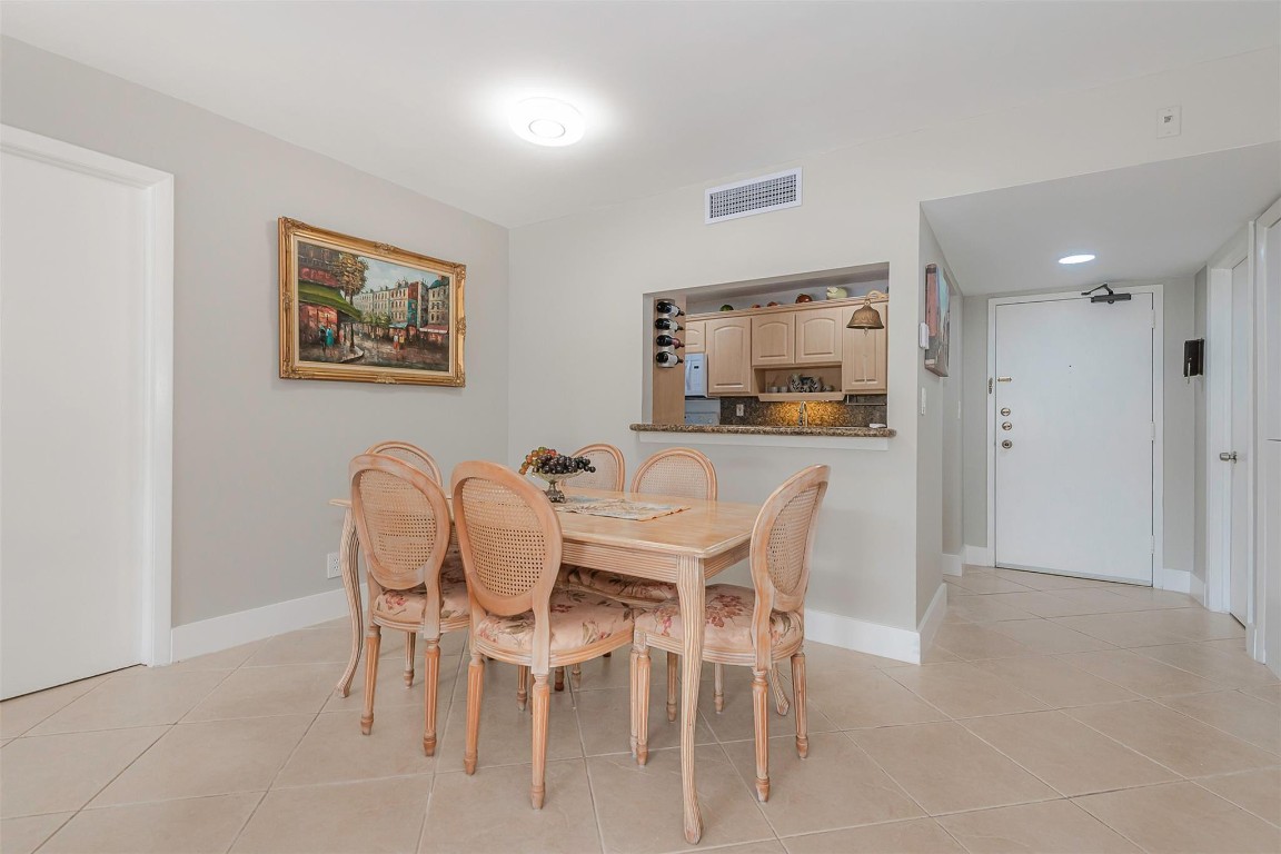 RACQUET CLUB APTS AT BON - Residential