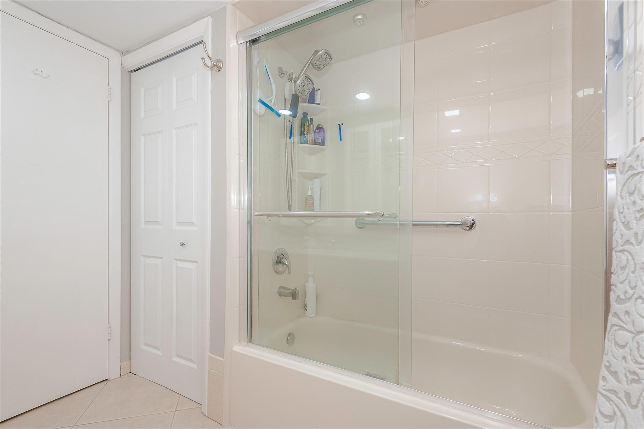 RACQUET CLUB APTS AT BON - Residential