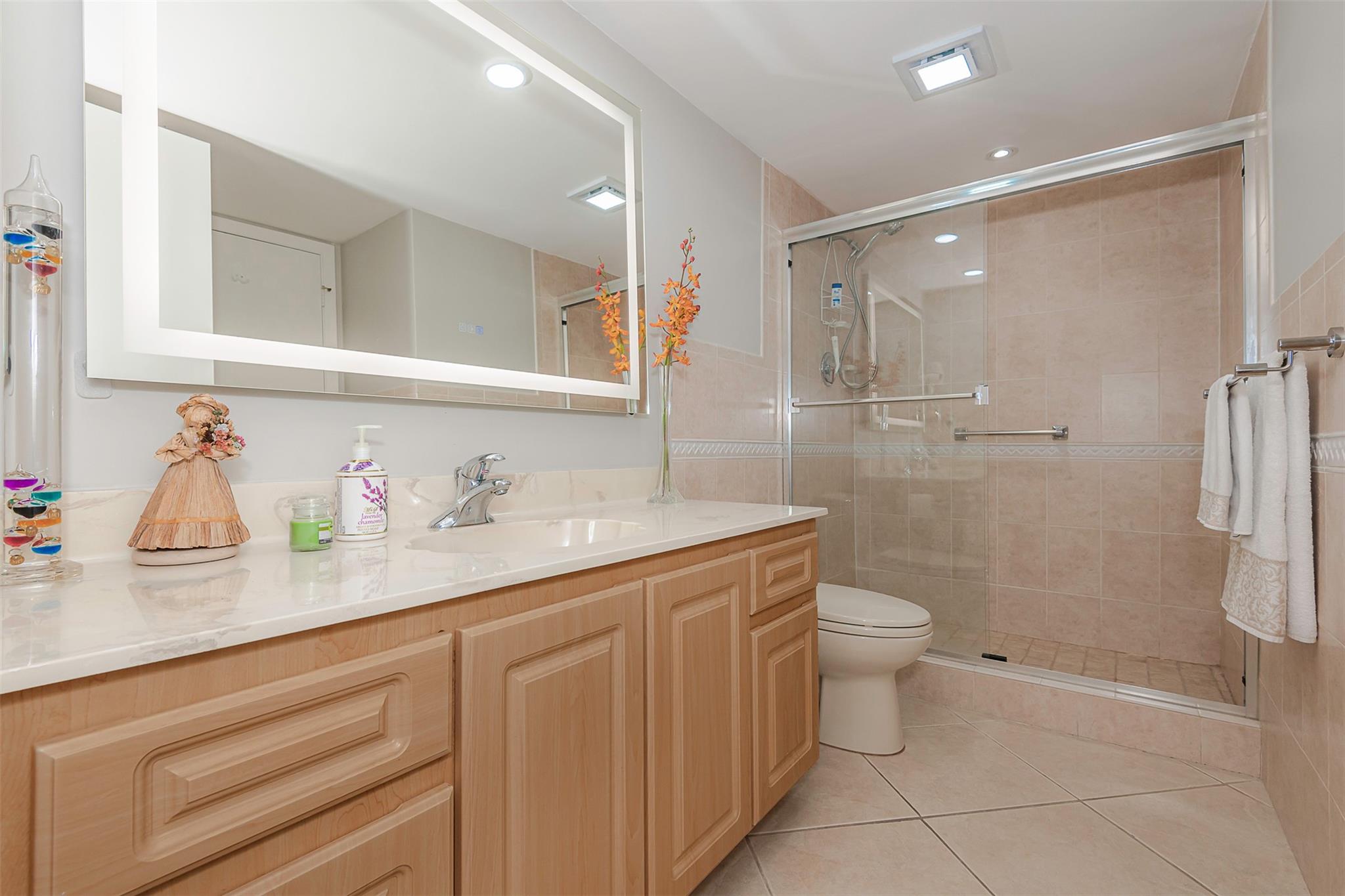 RACQUET CLUB APTS AT BON - Residential