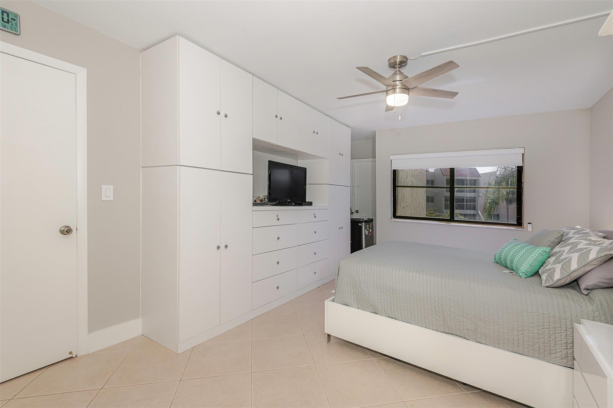 RACQUET CLUB APTS AT BON - Residential