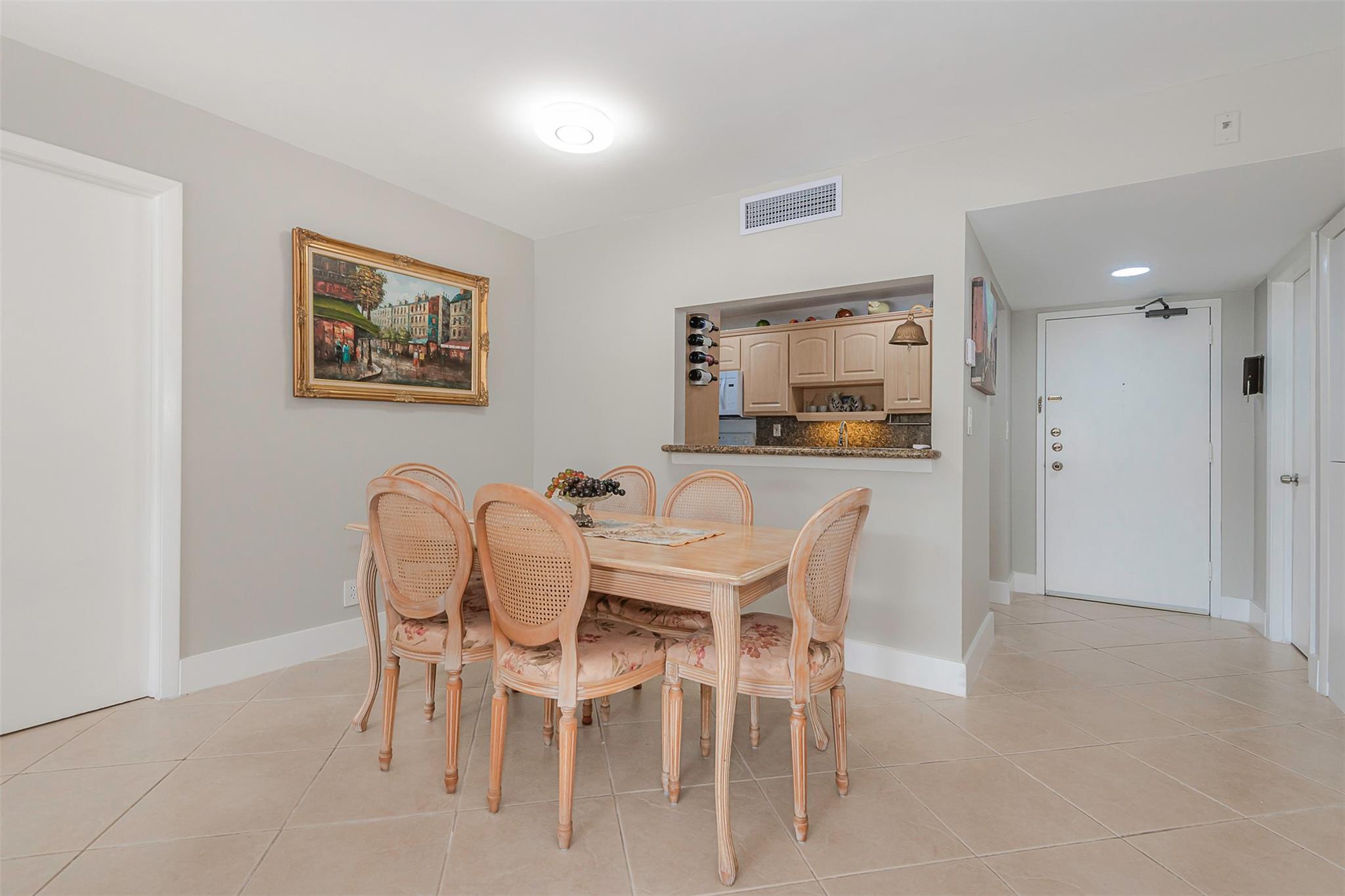 RACQUET CLUB APTS AT BON - Residential