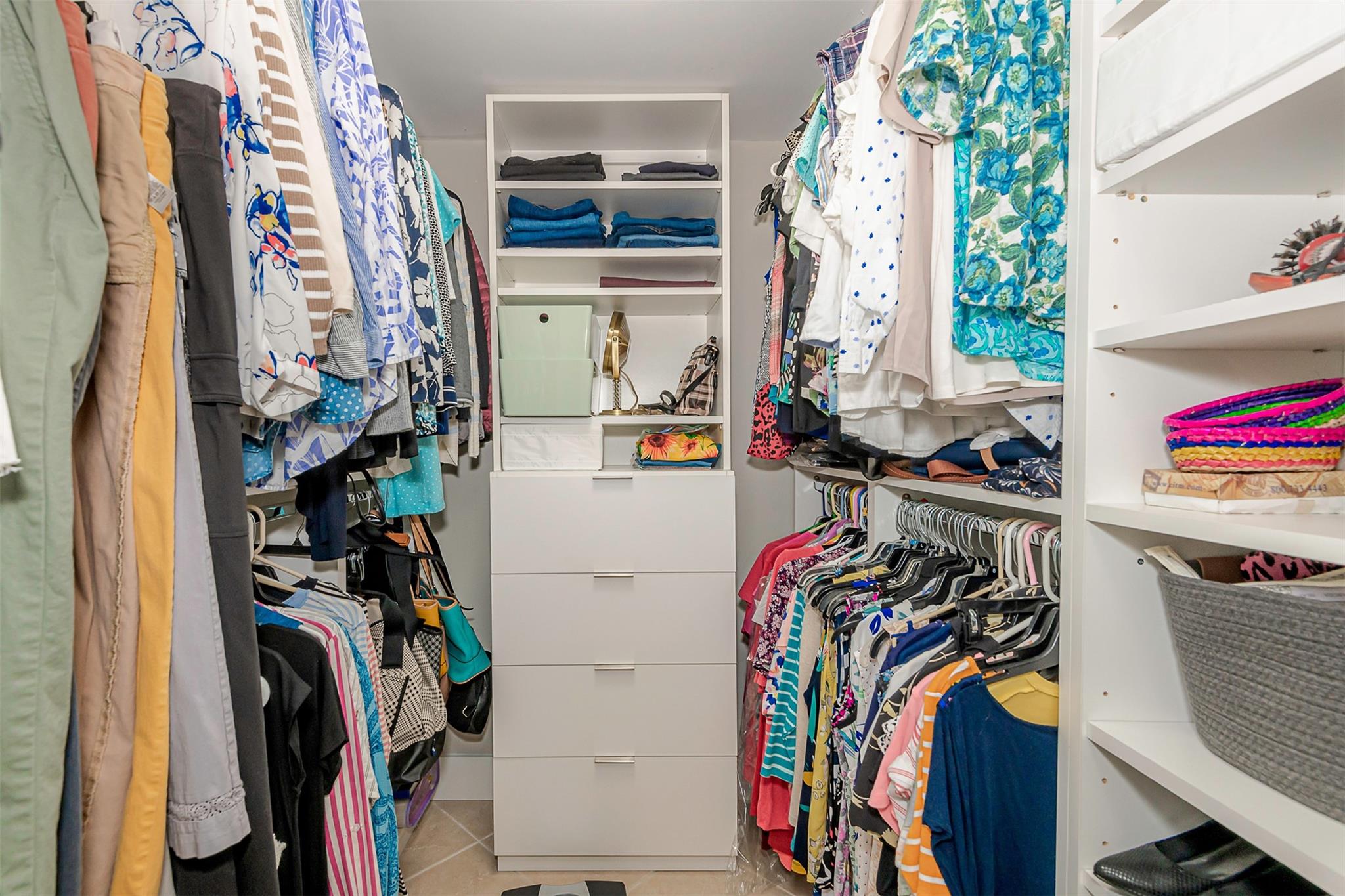 RACQUET CLUB APTS AT BON - Residential