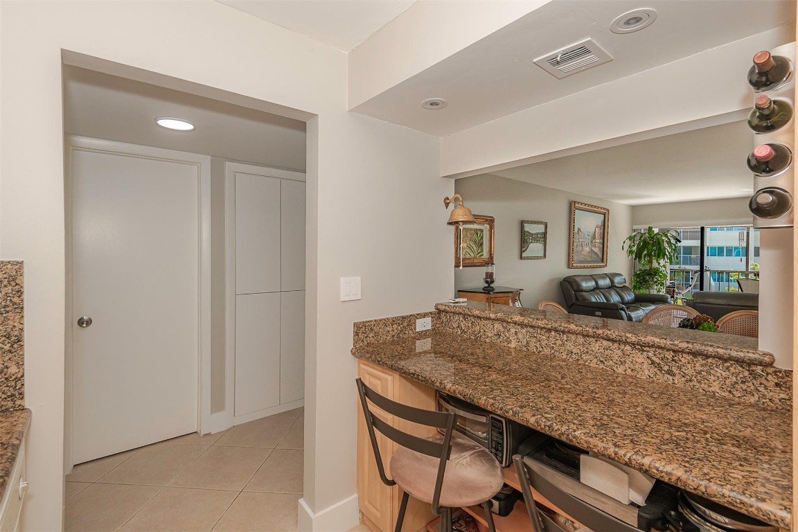 RACQUET CLUB APTS AT BON - Residential