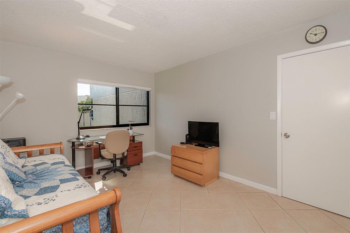 RACQUET CLUB APTS AT BON - Residential