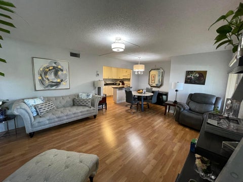Featured picture for the property R10928447