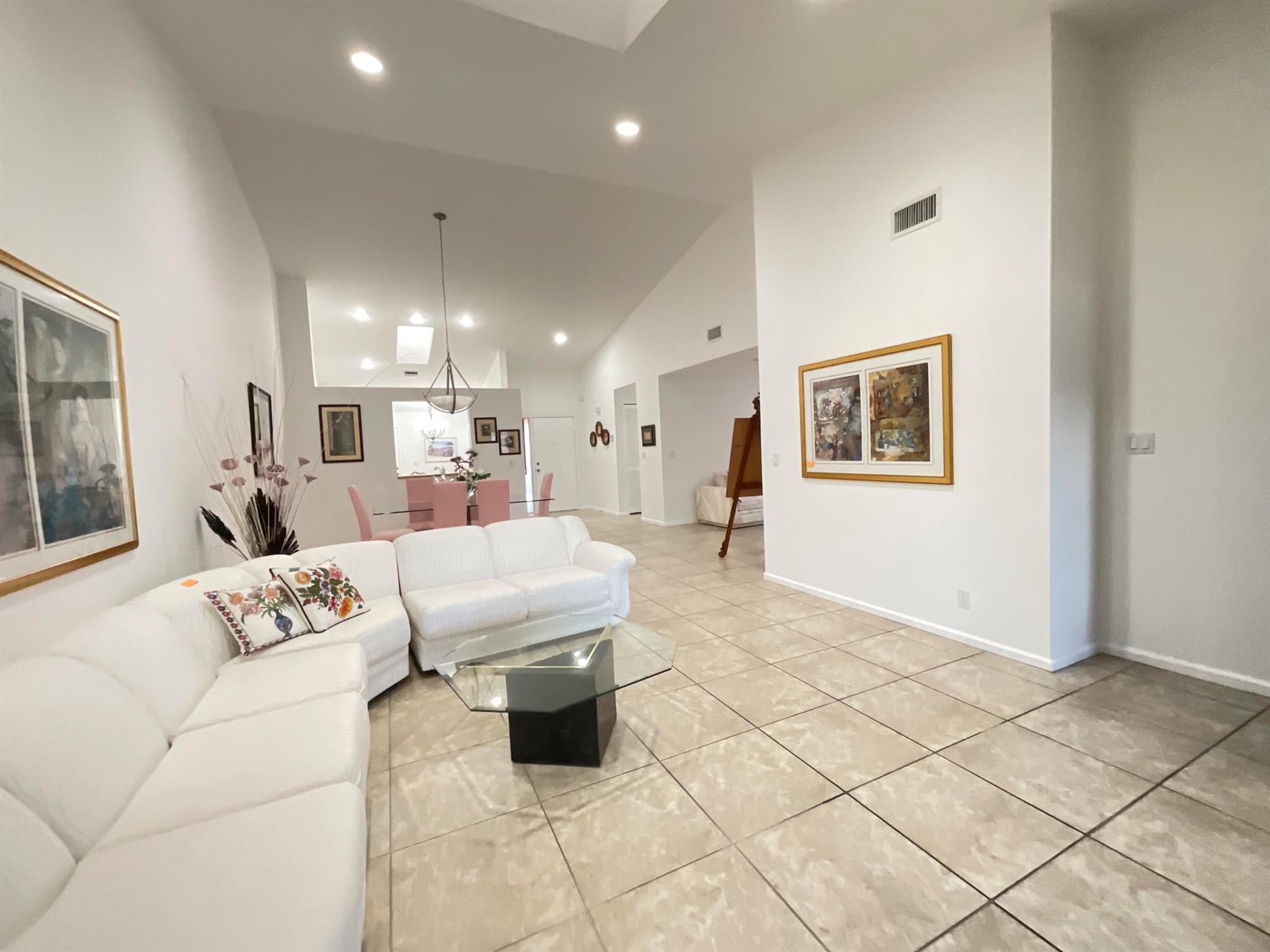 CORAL LAKES V - Residential Lease