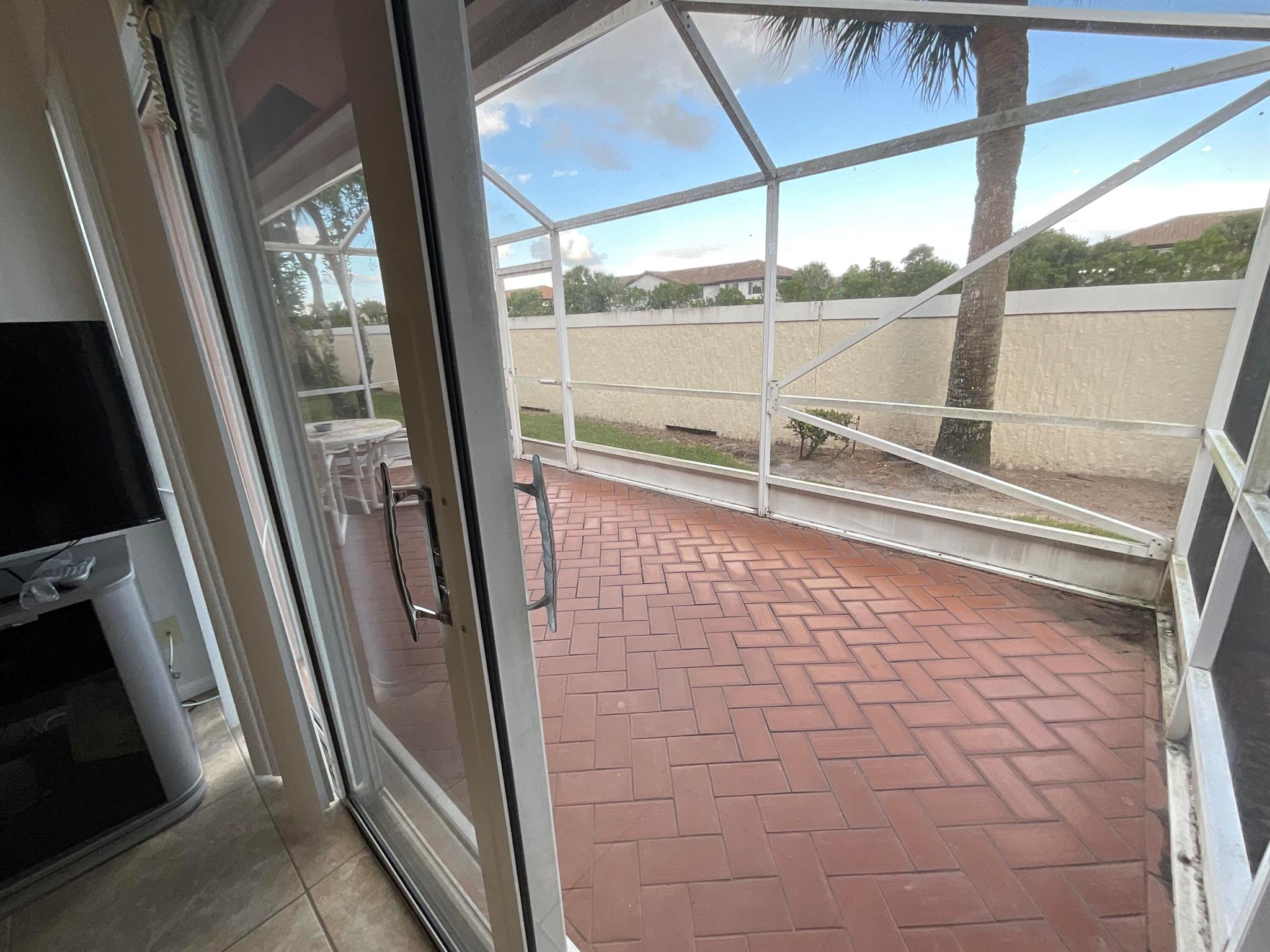 CORAL LAKES V - Residential Lease