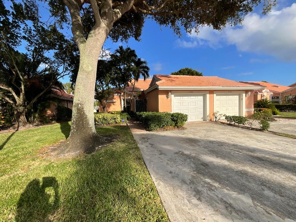 Photo of 5570 Royal Lake Circle, Boynton Beach, FL 33437 (MLS # R11137950)