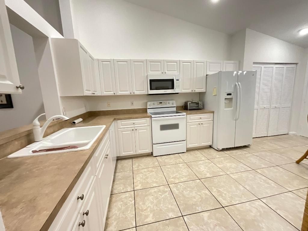 Photo of 5570 Royal Lake Circle, Boynton Beach, FL 33437 (MLS # R11137950)