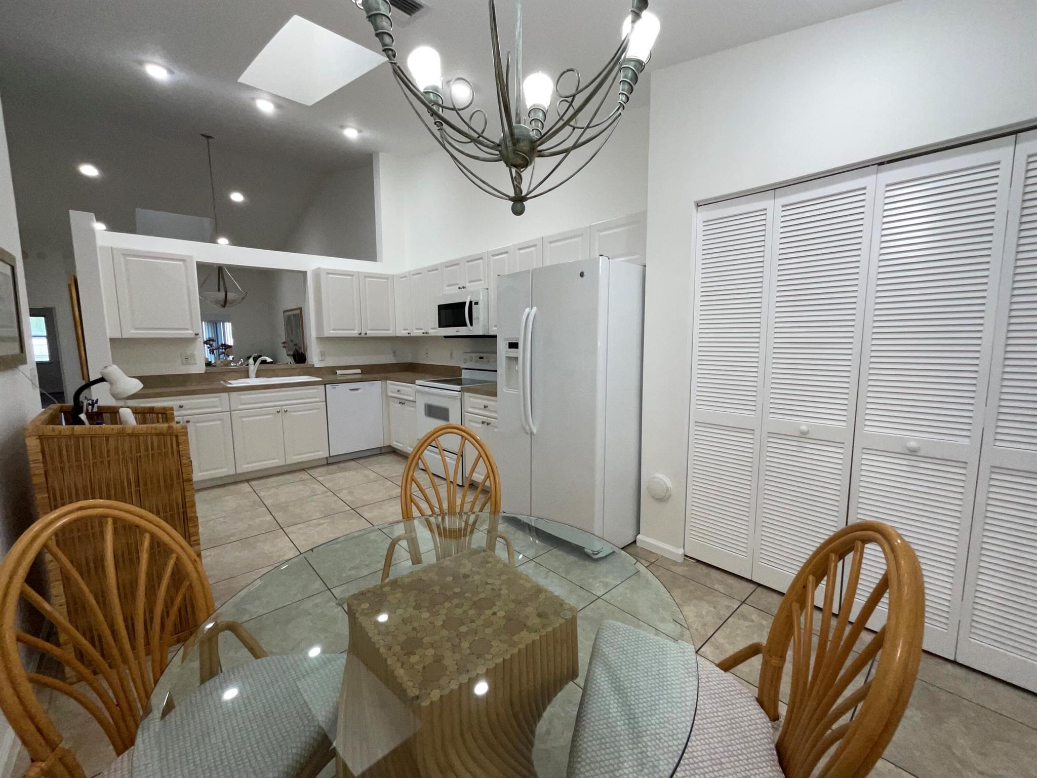 CORAL LAKES V - Residential Lease