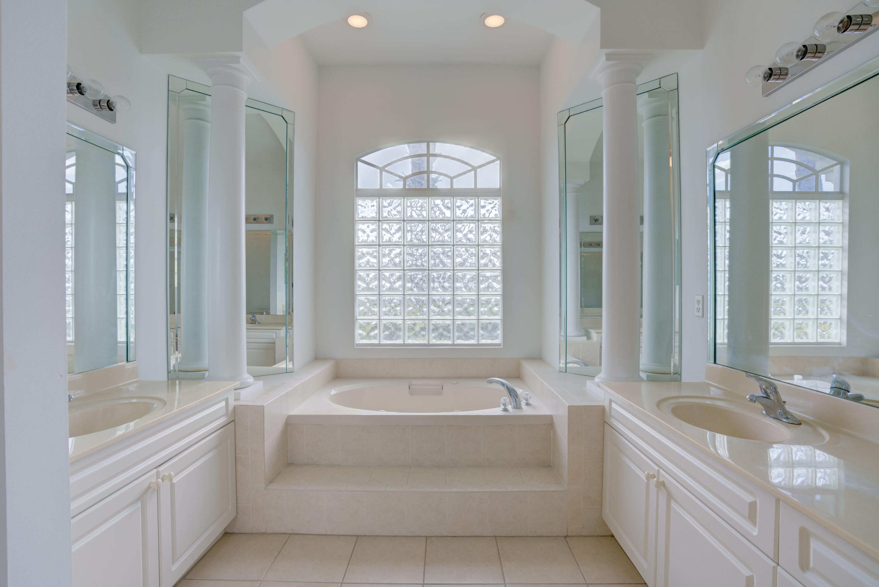 SAWGRASS LAKES PHASE 2 - Residential