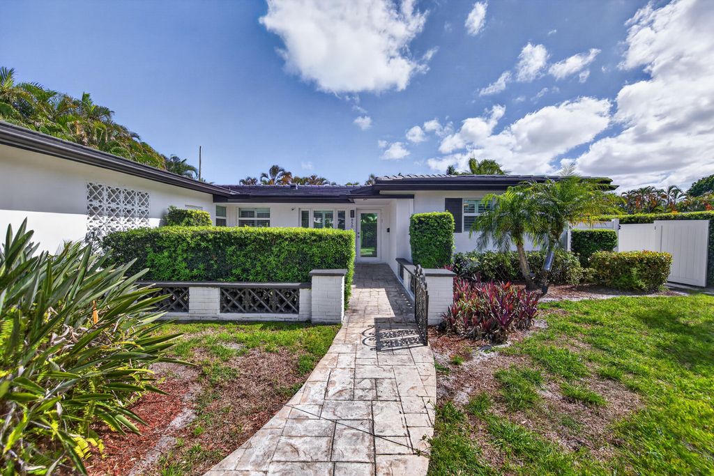 Photo of 850 W Camino Real Real, Boca Raton, FL 33486 (MLS # B26018269)