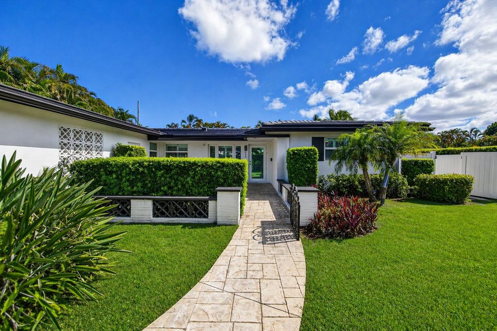 Photo of 850 W Camino Real Real, Boca Raton, FL 33486 (MLS # B26018269)