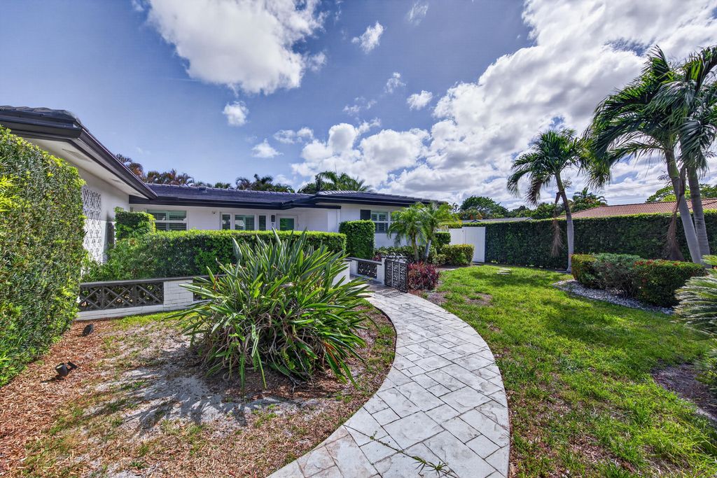 Photo of 850 W Camino Real Real, Boca Raton, FL 33486 (MLS # B26018269)