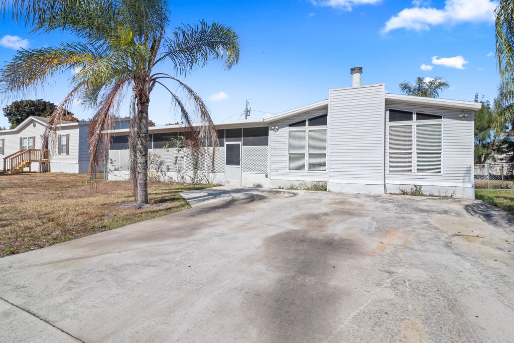 Photo of 2671 SE Janet Street, Stuart, FL 34997 (MLS # R11162617)