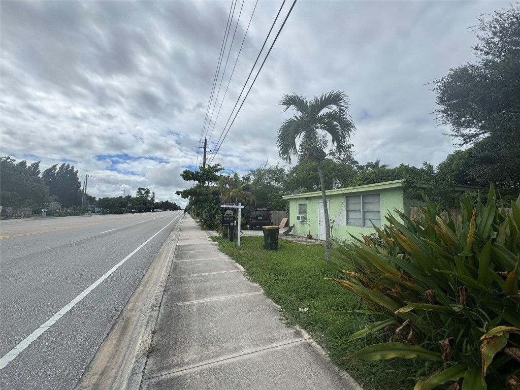 Photo of 4097 S Haverhill Road, Greenacres, FL 33463 (MLS # F10529587)