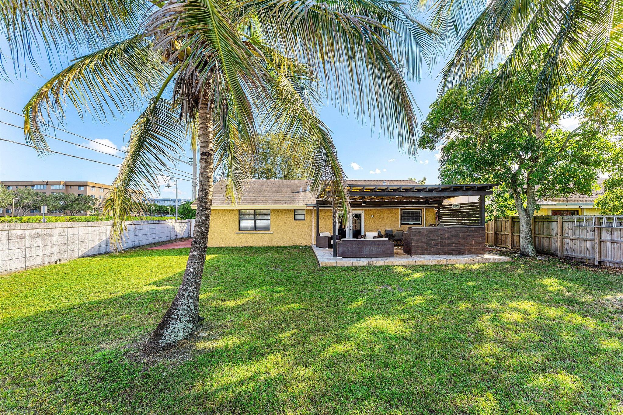 NORTH LAUDERDALE LANDINGS - Residential