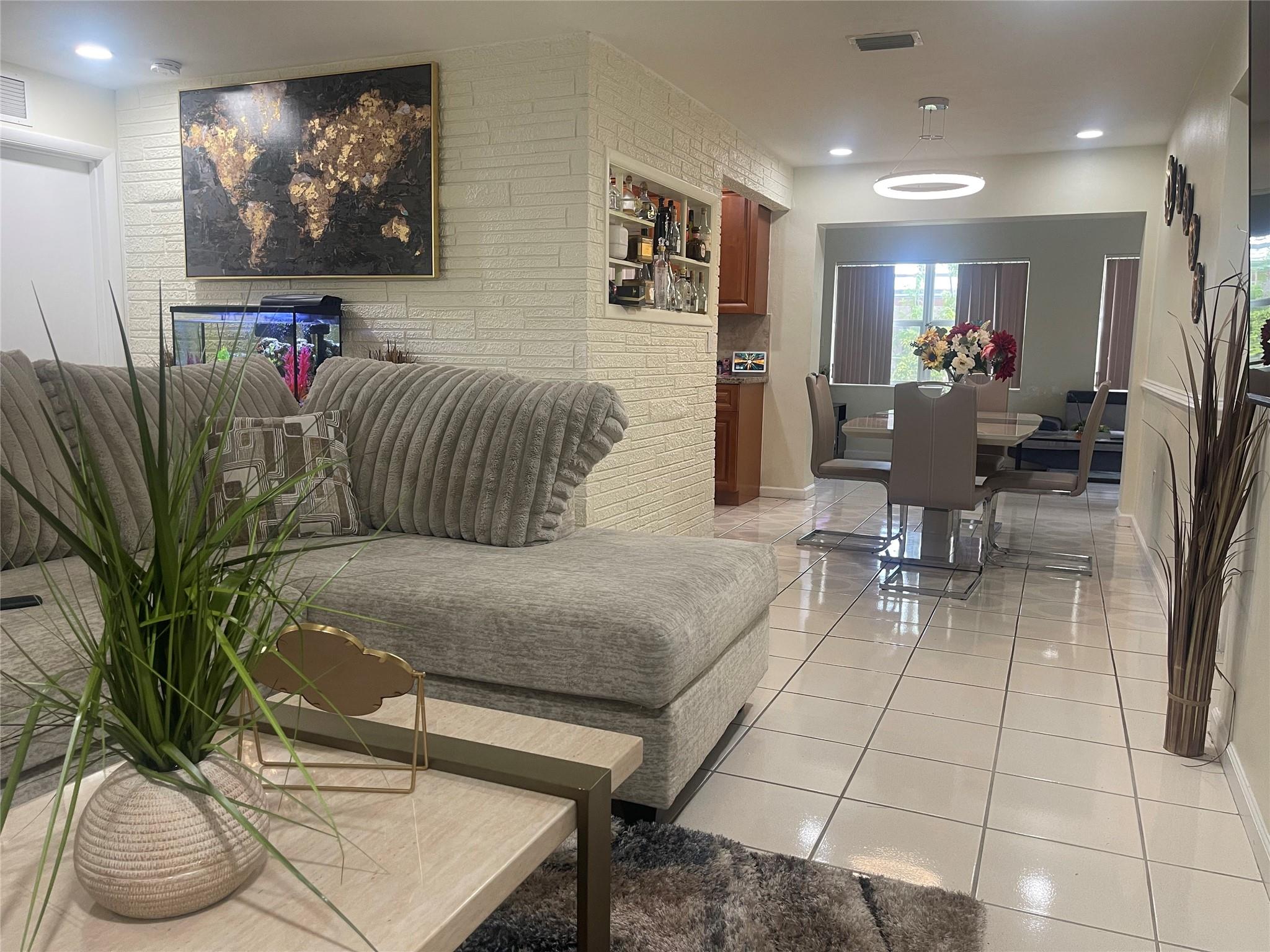 SUNRISE GOLF VILLAGE SEC. NINE - Residential Lease