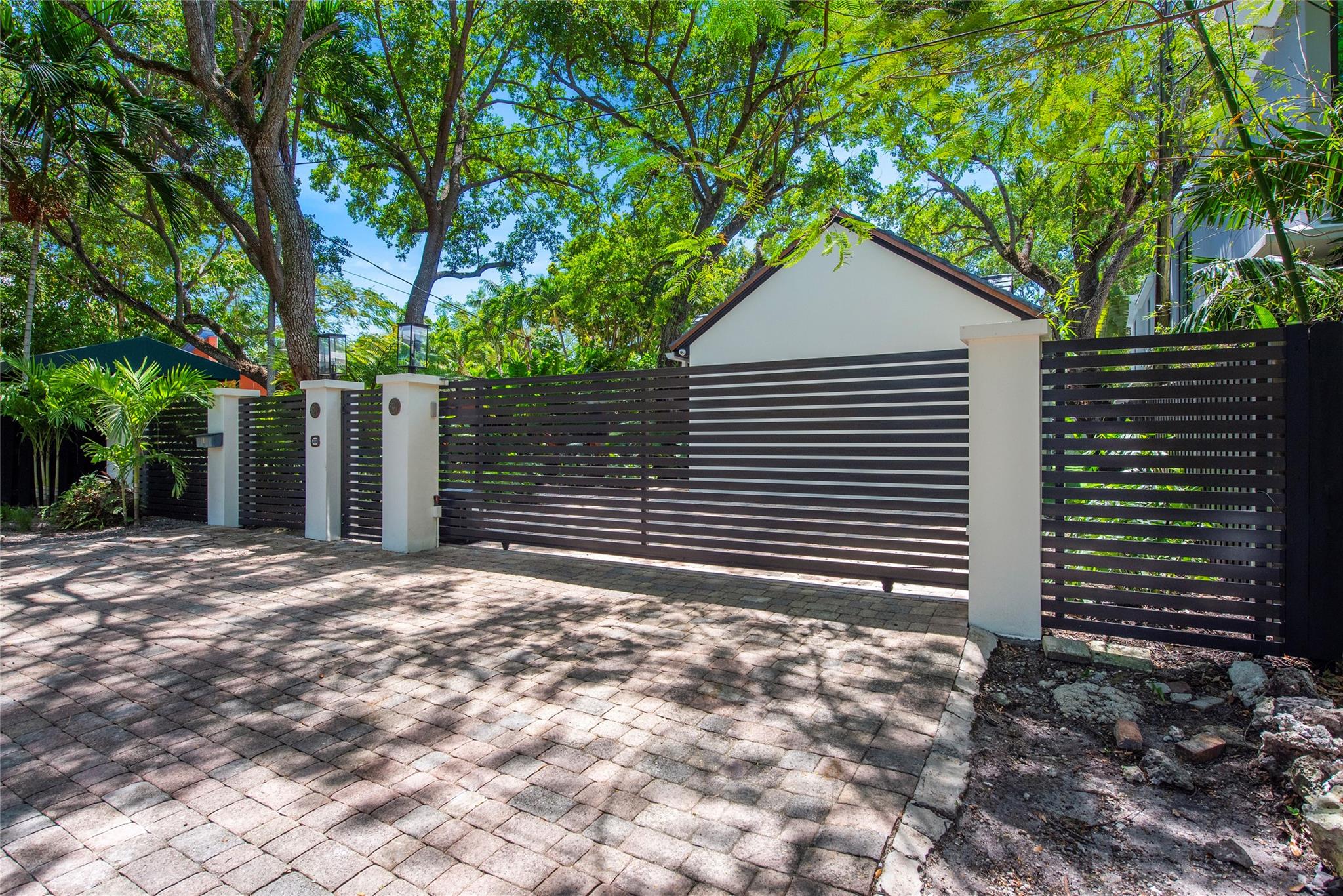 COCONUT GROVE PARK 2NDAMD PLAT - Residential