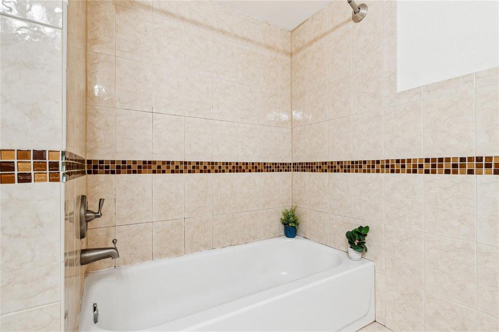 LAKES OF OAKLAND FOREST CONDO - Residential