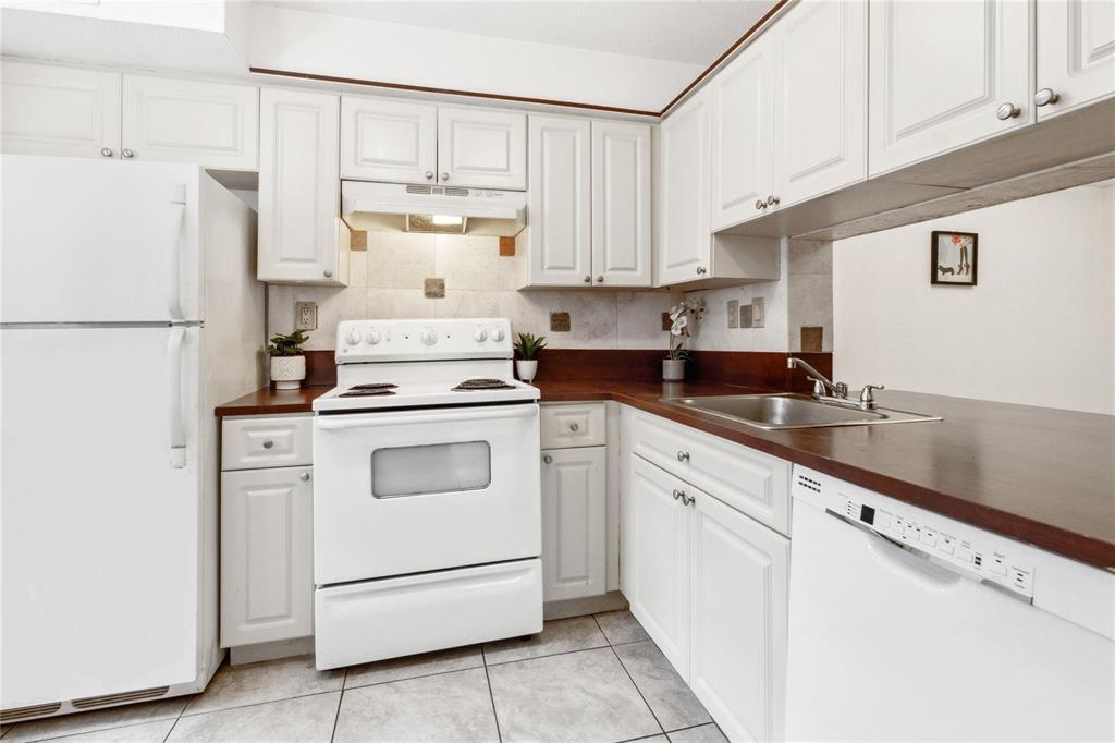 LAKES OF OAKLAND FOREST CONDO - Residential