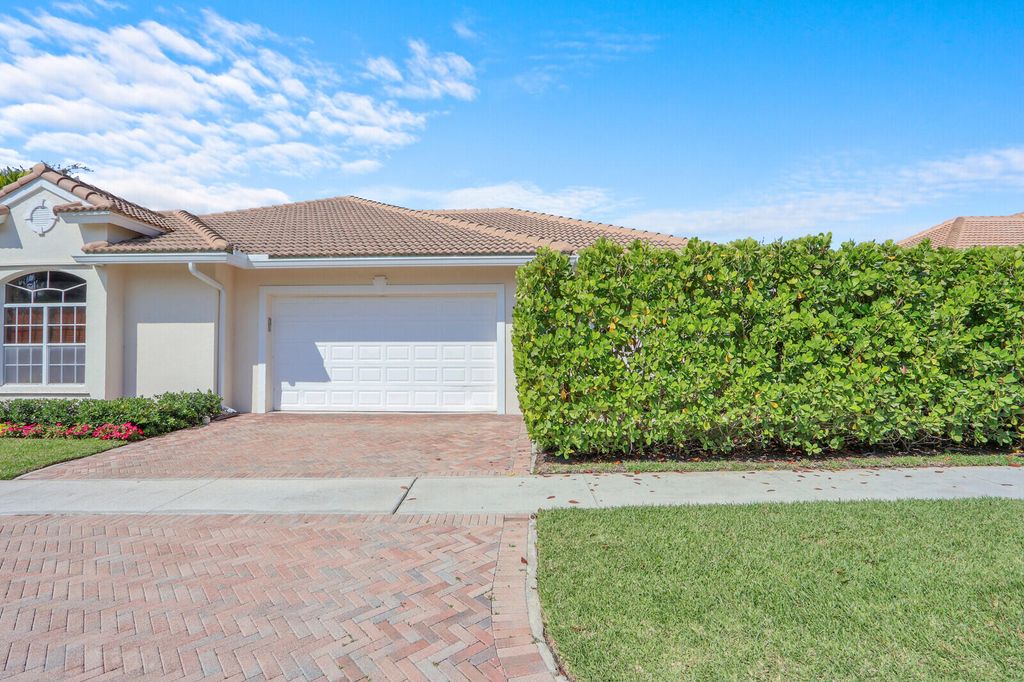 Photo of 2931 Twin Oaks Way, Wellington, FL 33414 (MLS # B26025079)