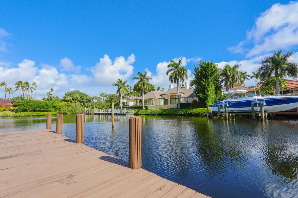 Photo of 13868 LE BATEAU Isle, Palm Beach Gardens, FL 33410 (MLS # B26091965)