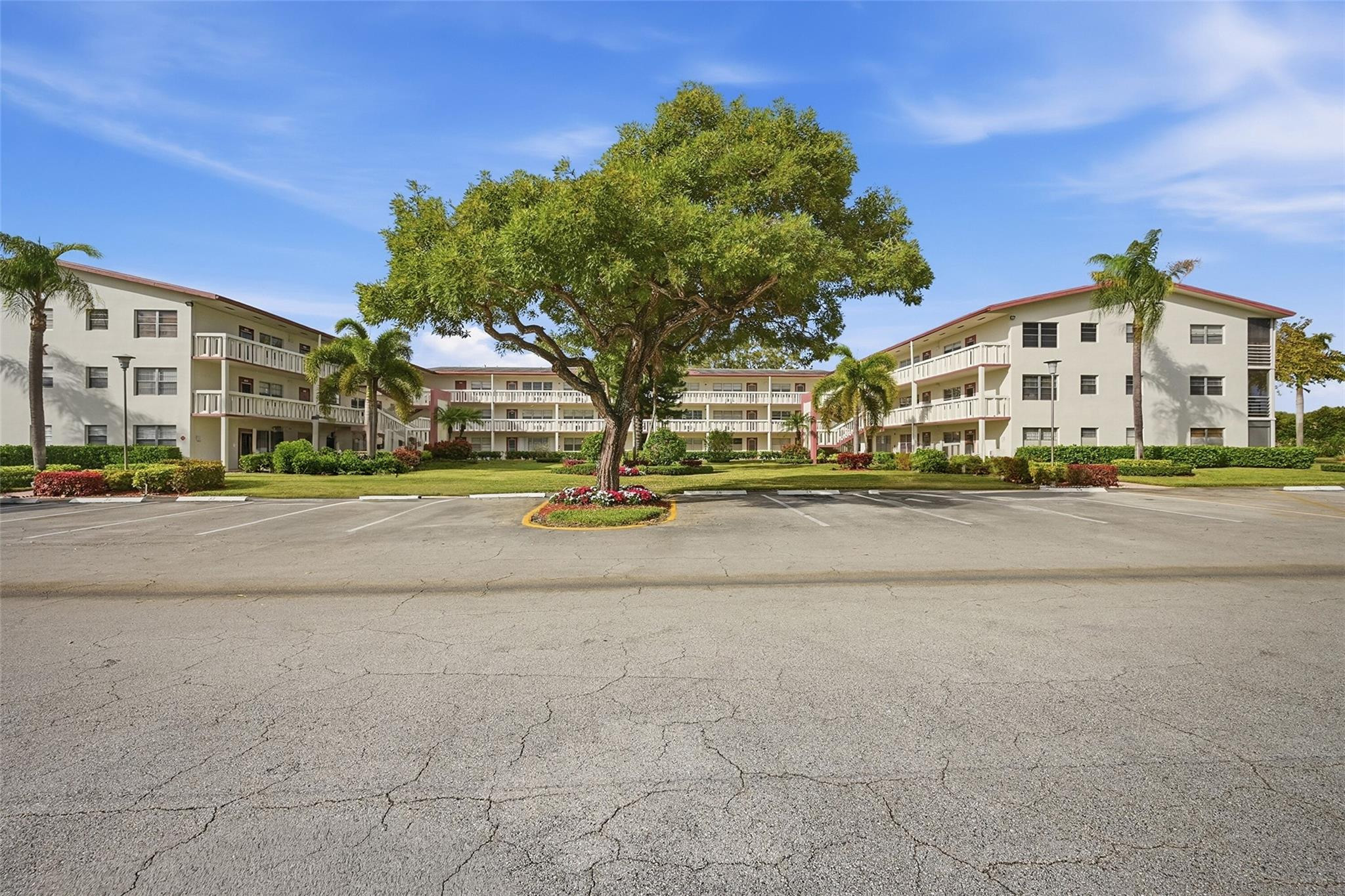 CENTURY VILLAGE- FANSHAW - Residential Lease