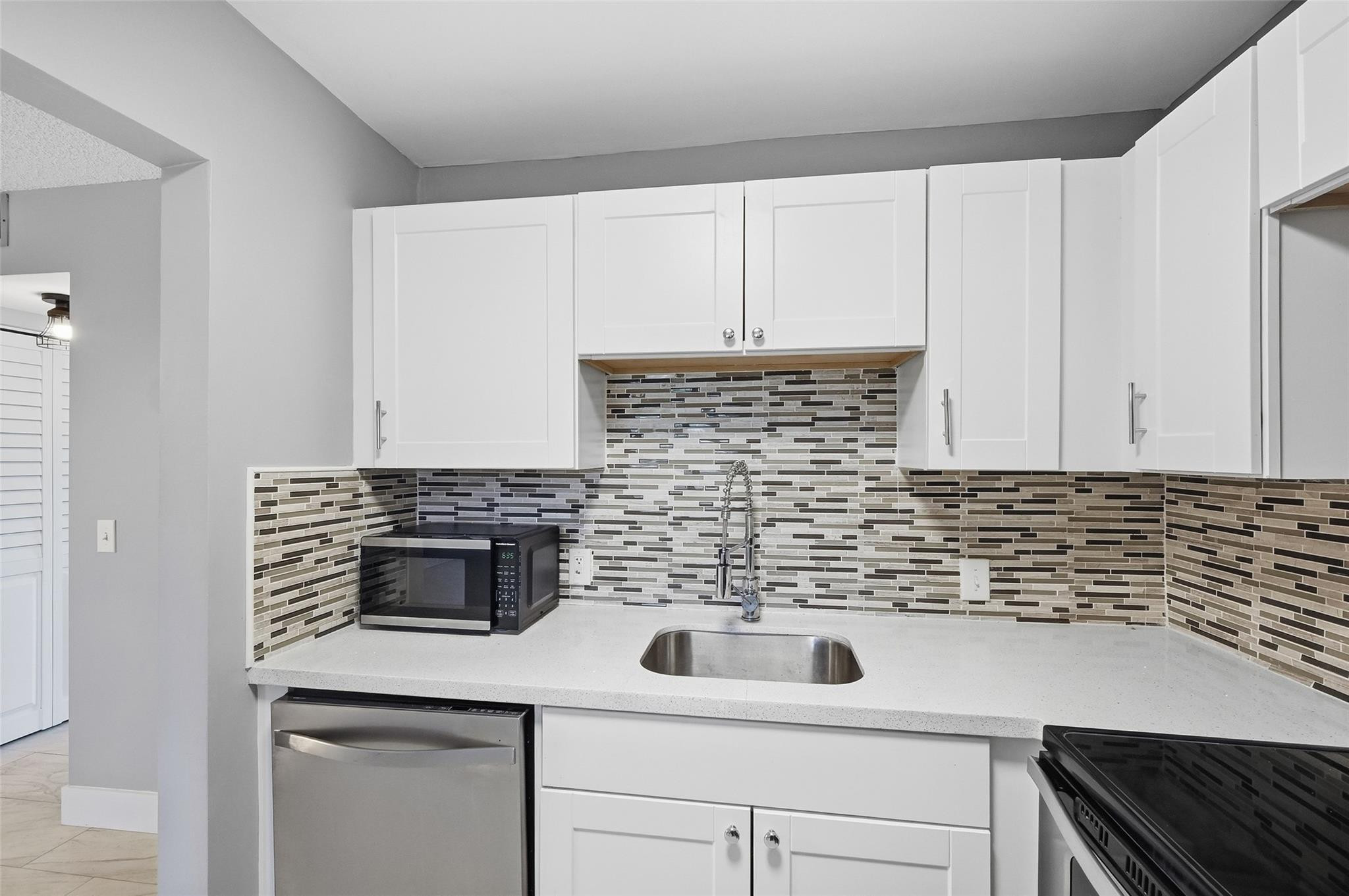 CENTURY VILLAGE- FANSHAW - Residential Lease