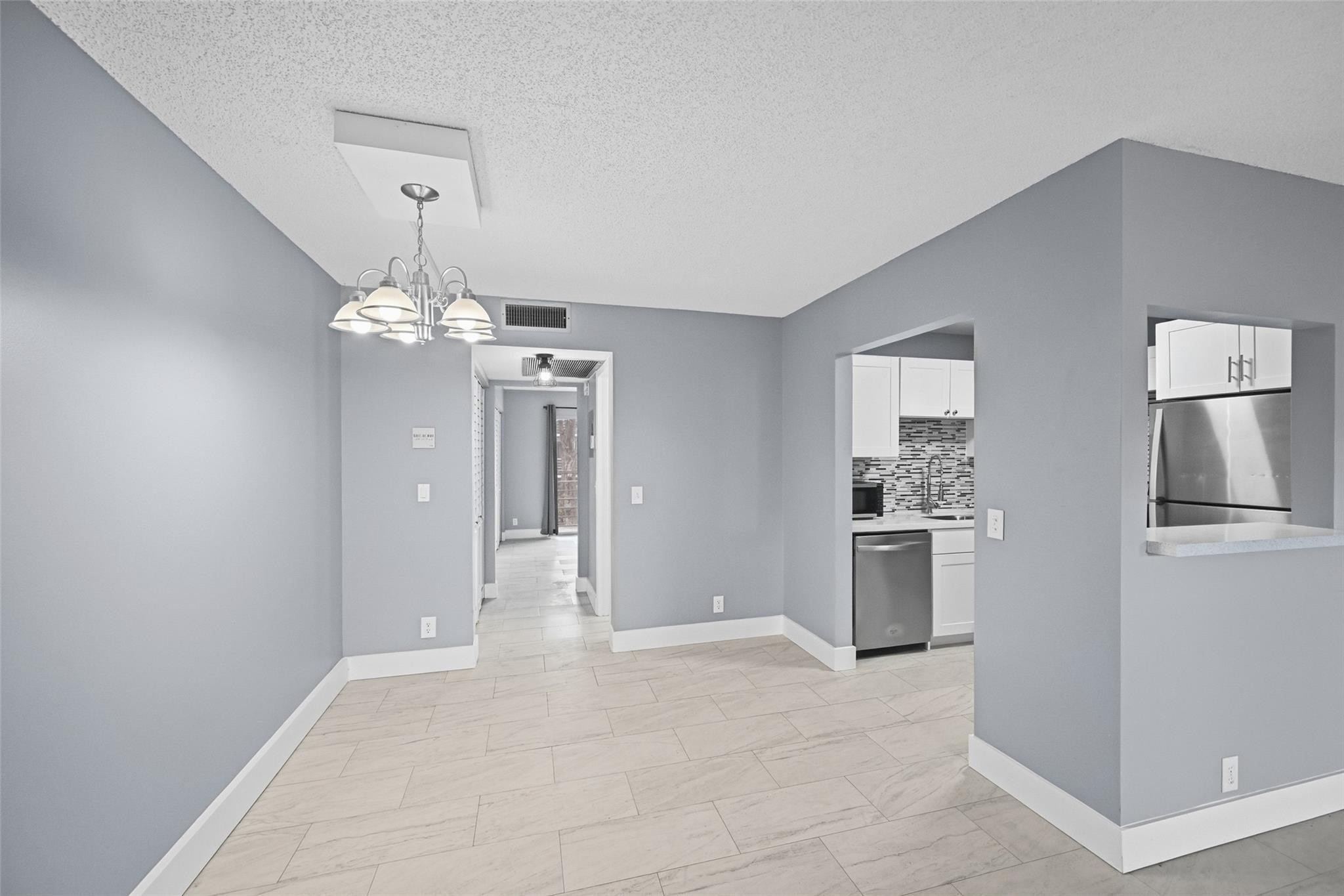 CENTURY VILLAGE- FANSHAW - Residential Lease