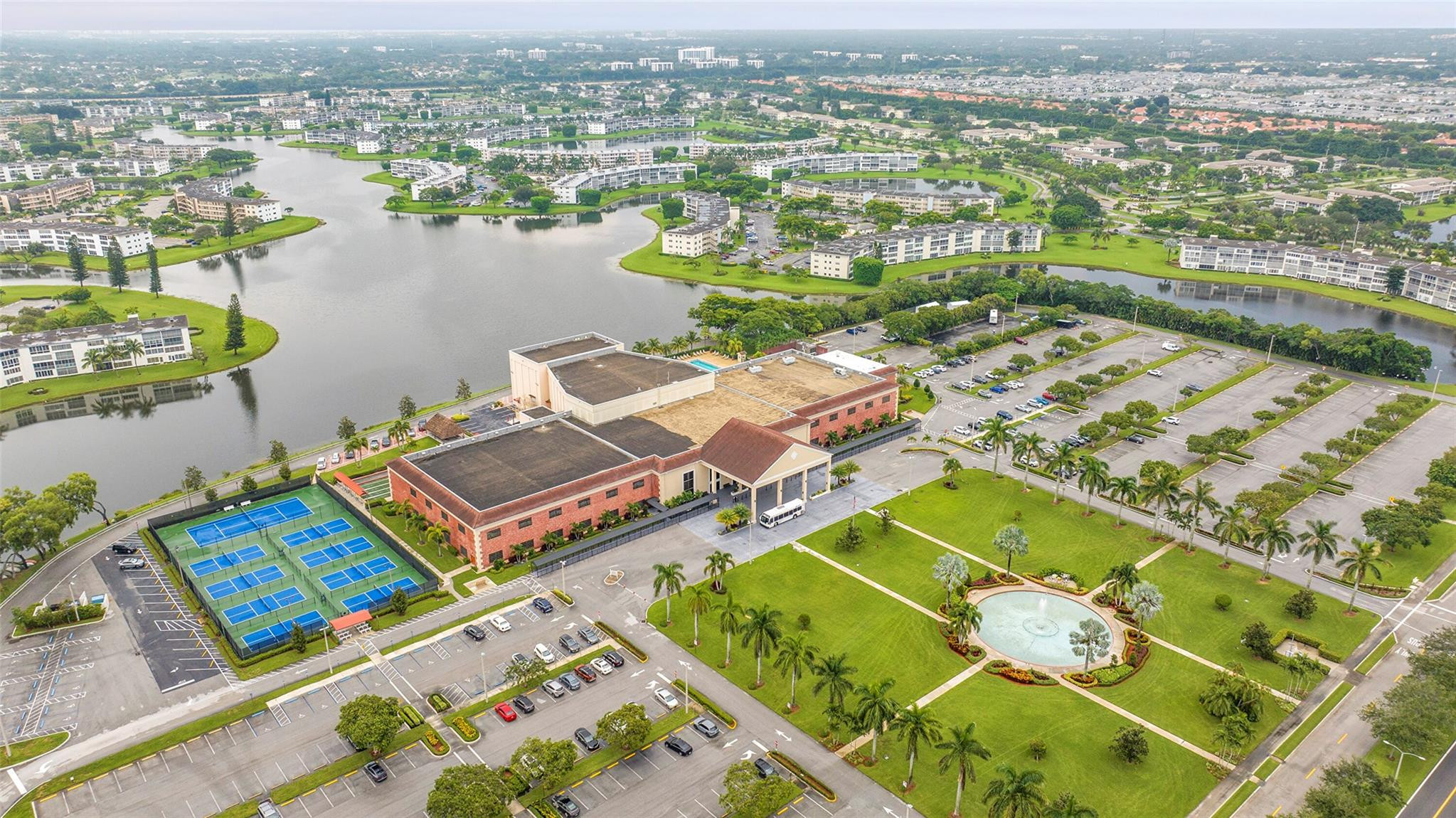 CENTURY VILLAGE- FANSHAW - Residential Lease