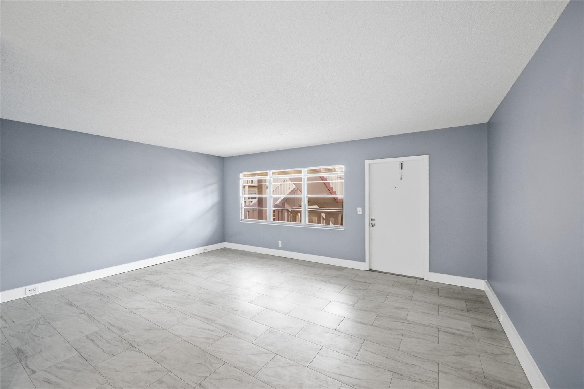 CENTURY VILLAGE- FANSHAW - Residential Lease