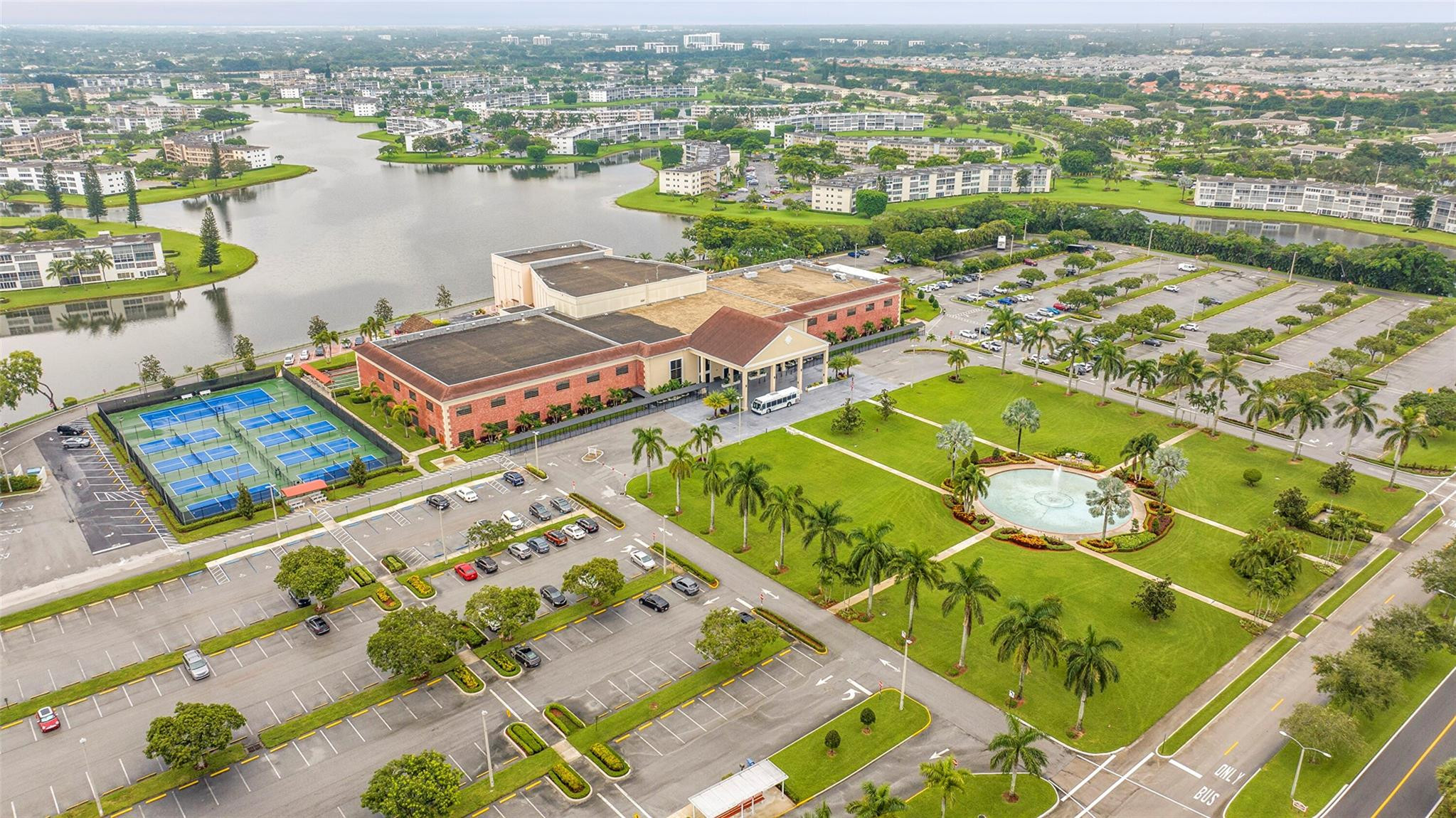 CENTURY VILLAGE- FANSHAW - Residential Lease