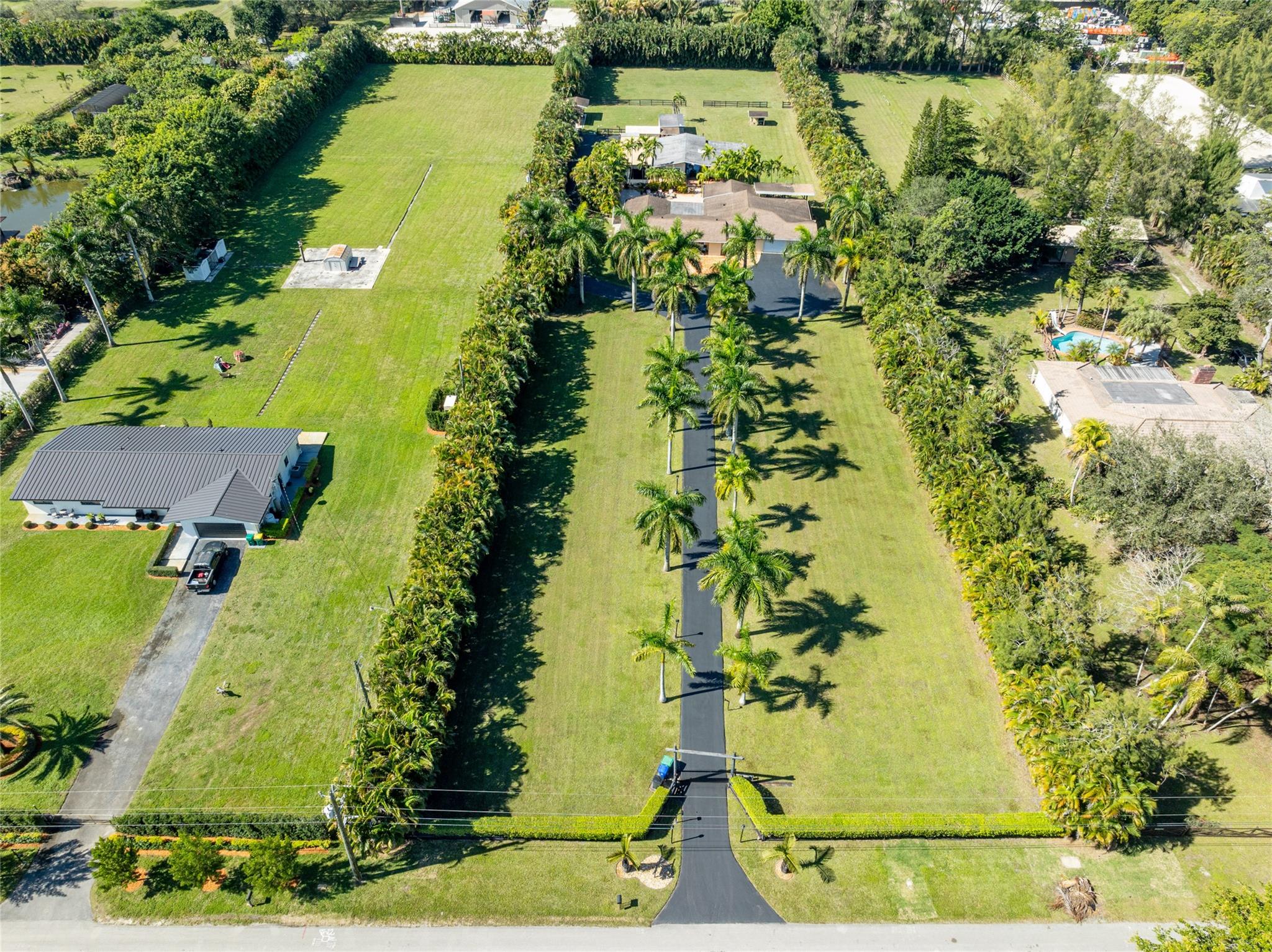 5161 Thoroughbred Ln