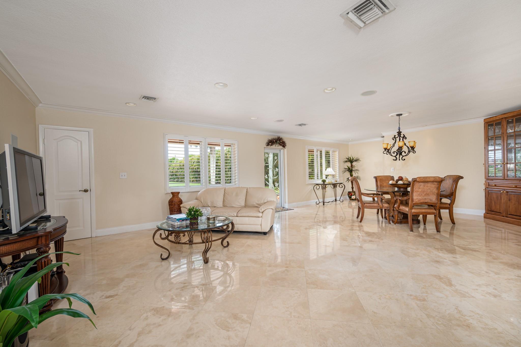5161 Thoroughbred Ln