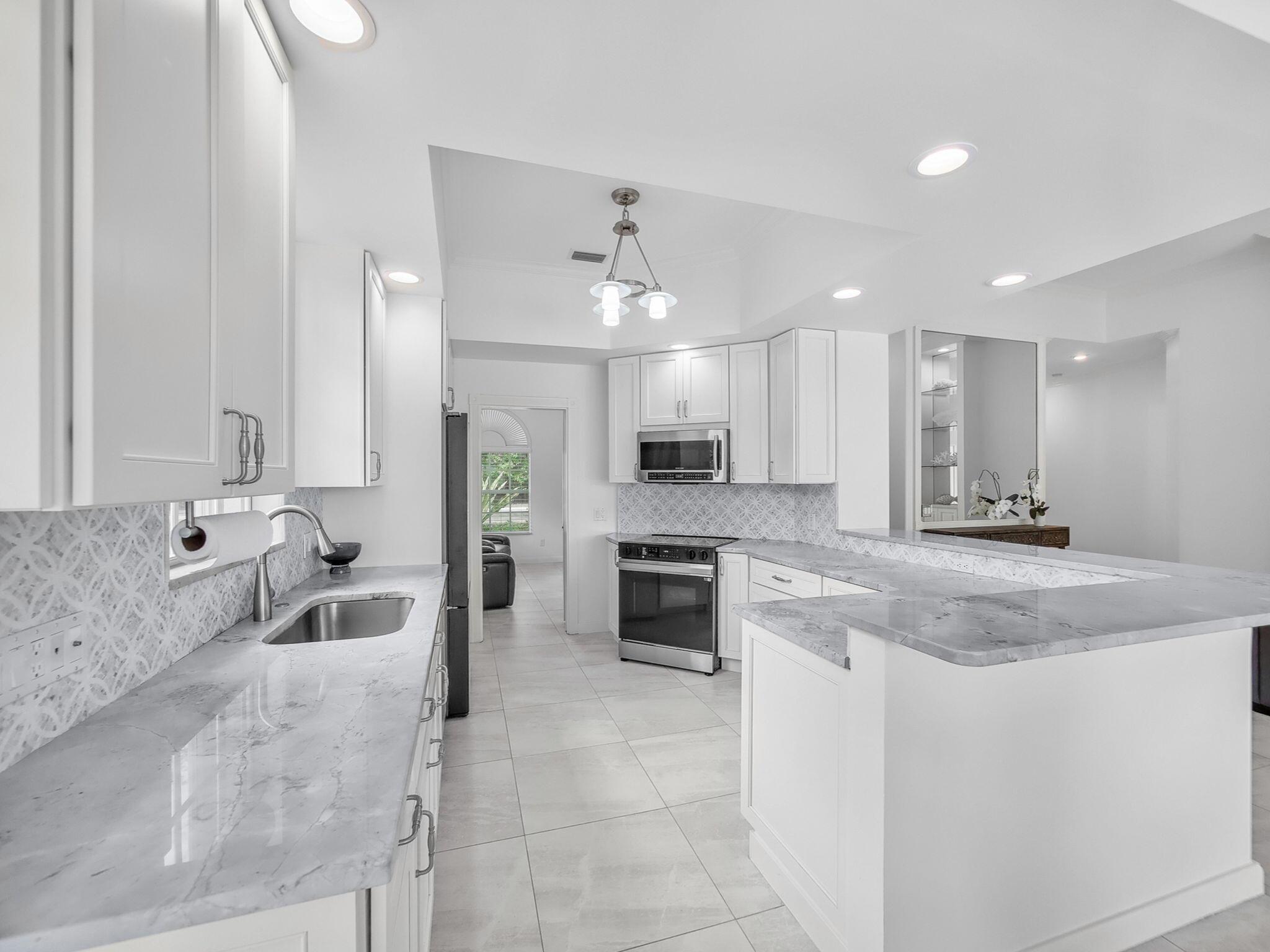 5129 Magnolia Bay Circle