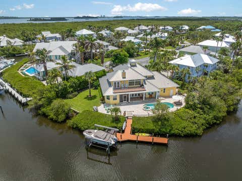 Tiny photo for 2165 6TH Court SE, Vero Beach, FL 32962 (MLS # B26054162)