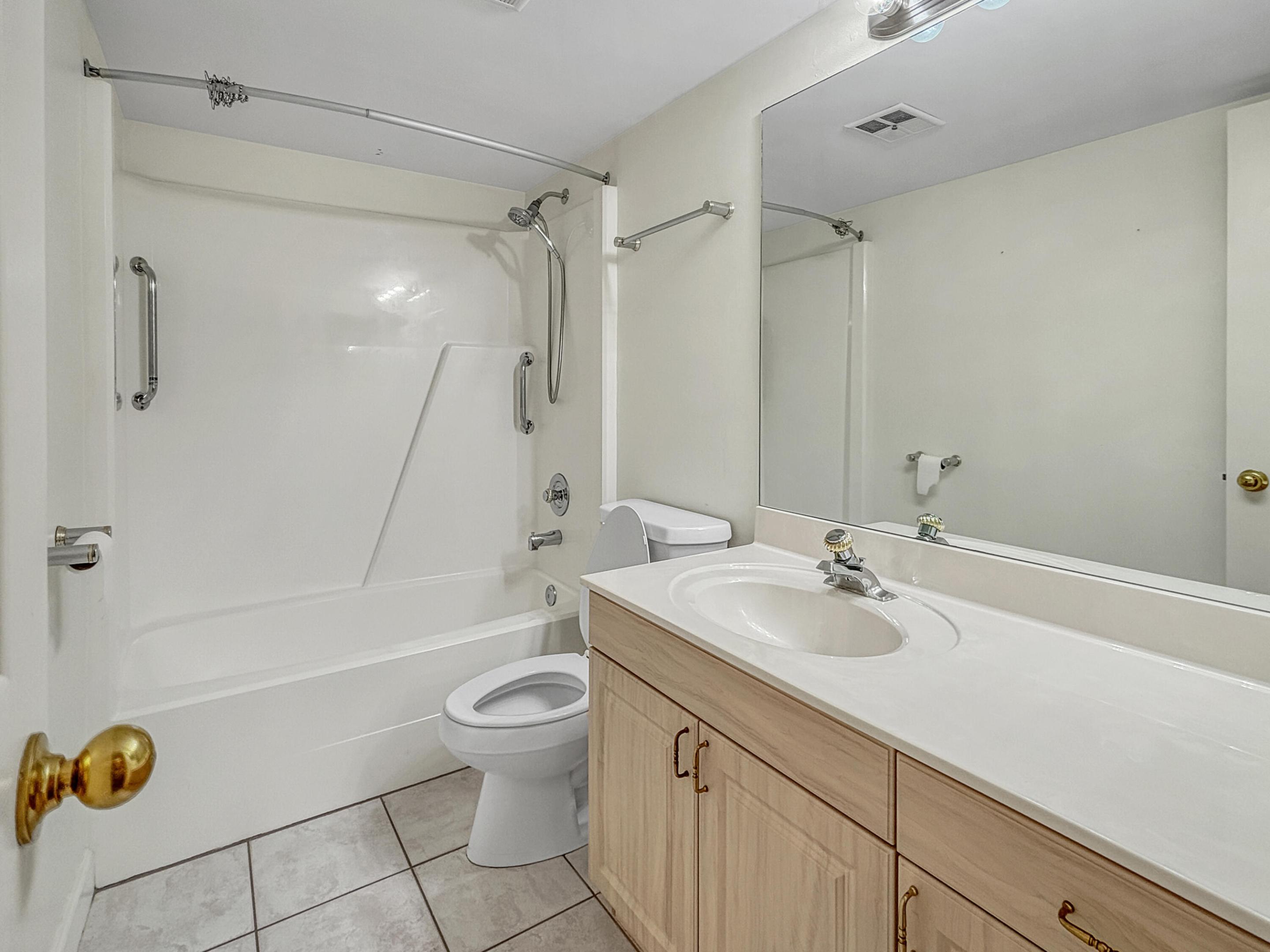 ROYALE HARBOUR CONDO OR 2092P693 VILL - Residential Lease