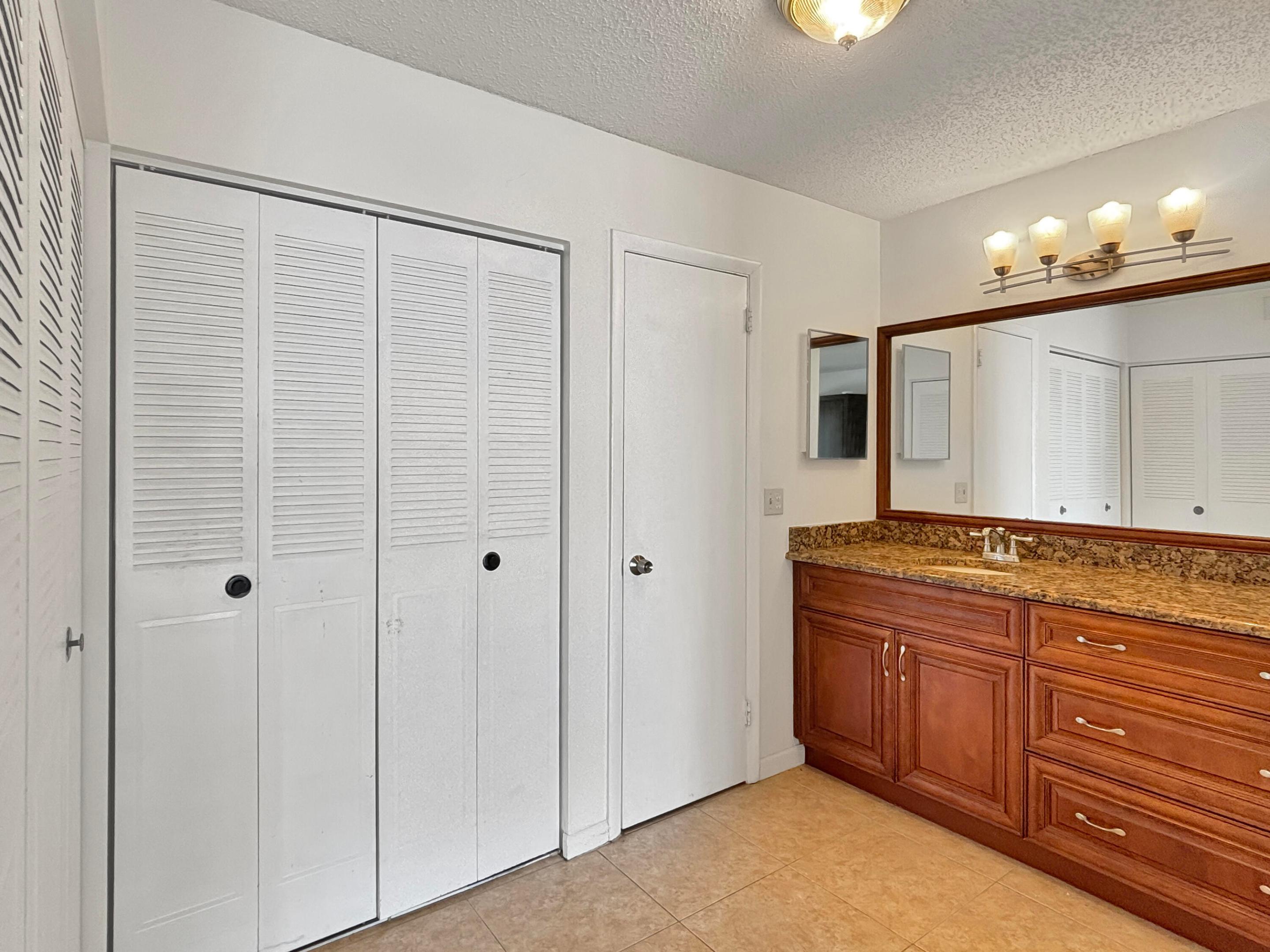 ROYALE HARBOUR CONDO OR 2092P693 VILL - Residential Lease