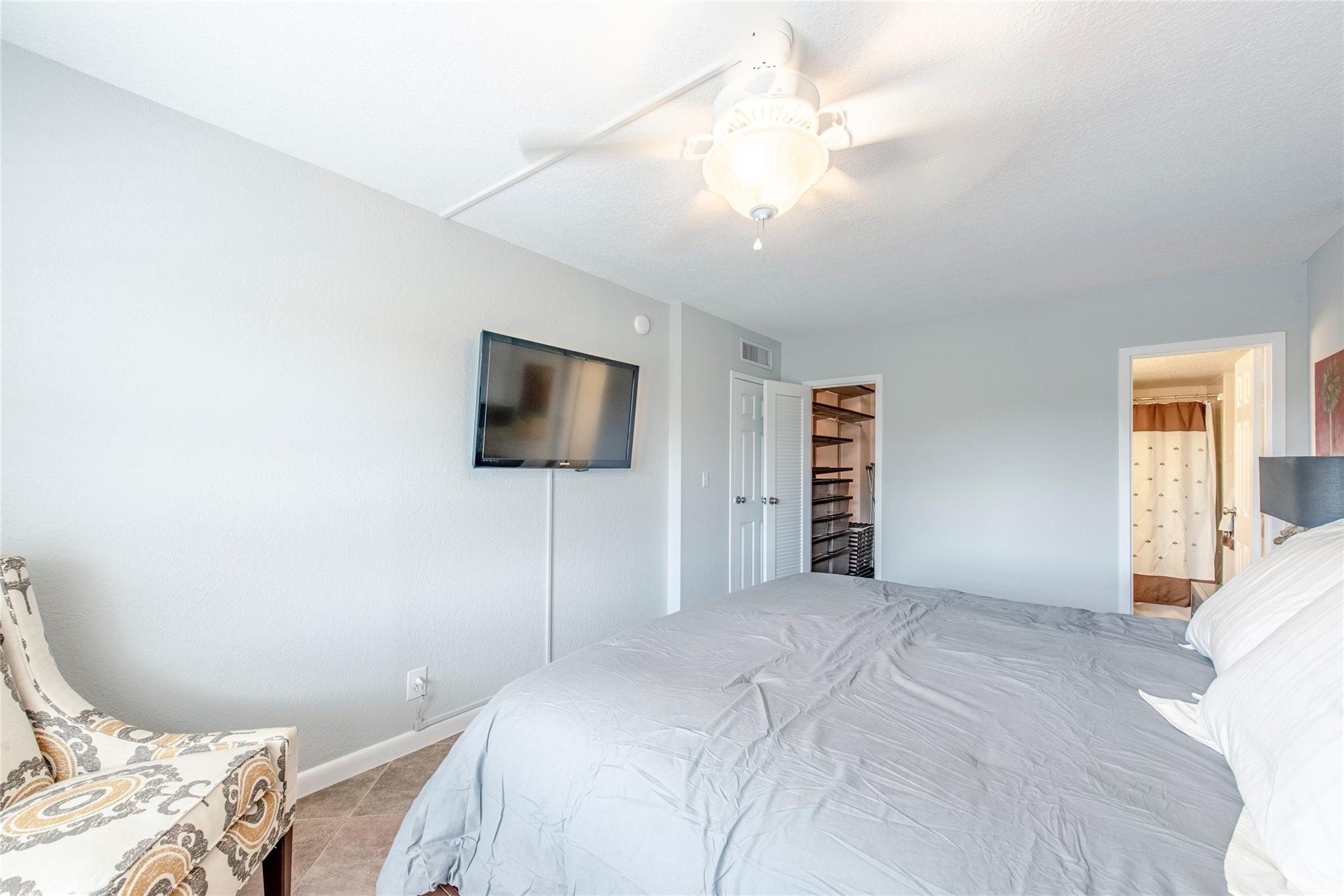 Coral Lake Tower Condo - Residential Lease