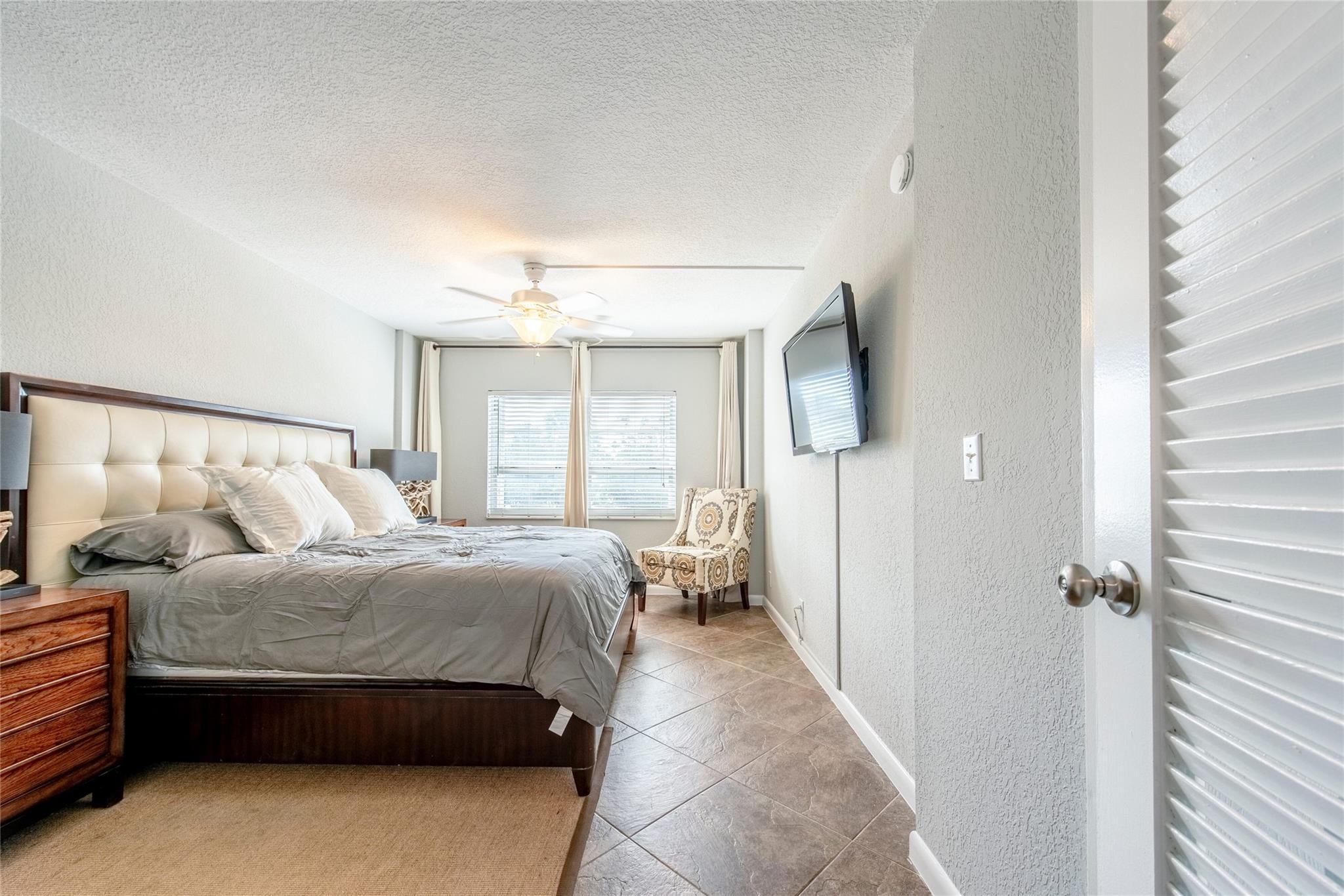 Coral Lake Tower Condo - Residential Lease