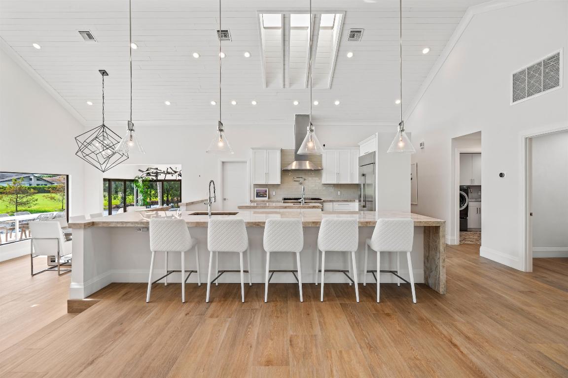 ESTATES IV - Residential