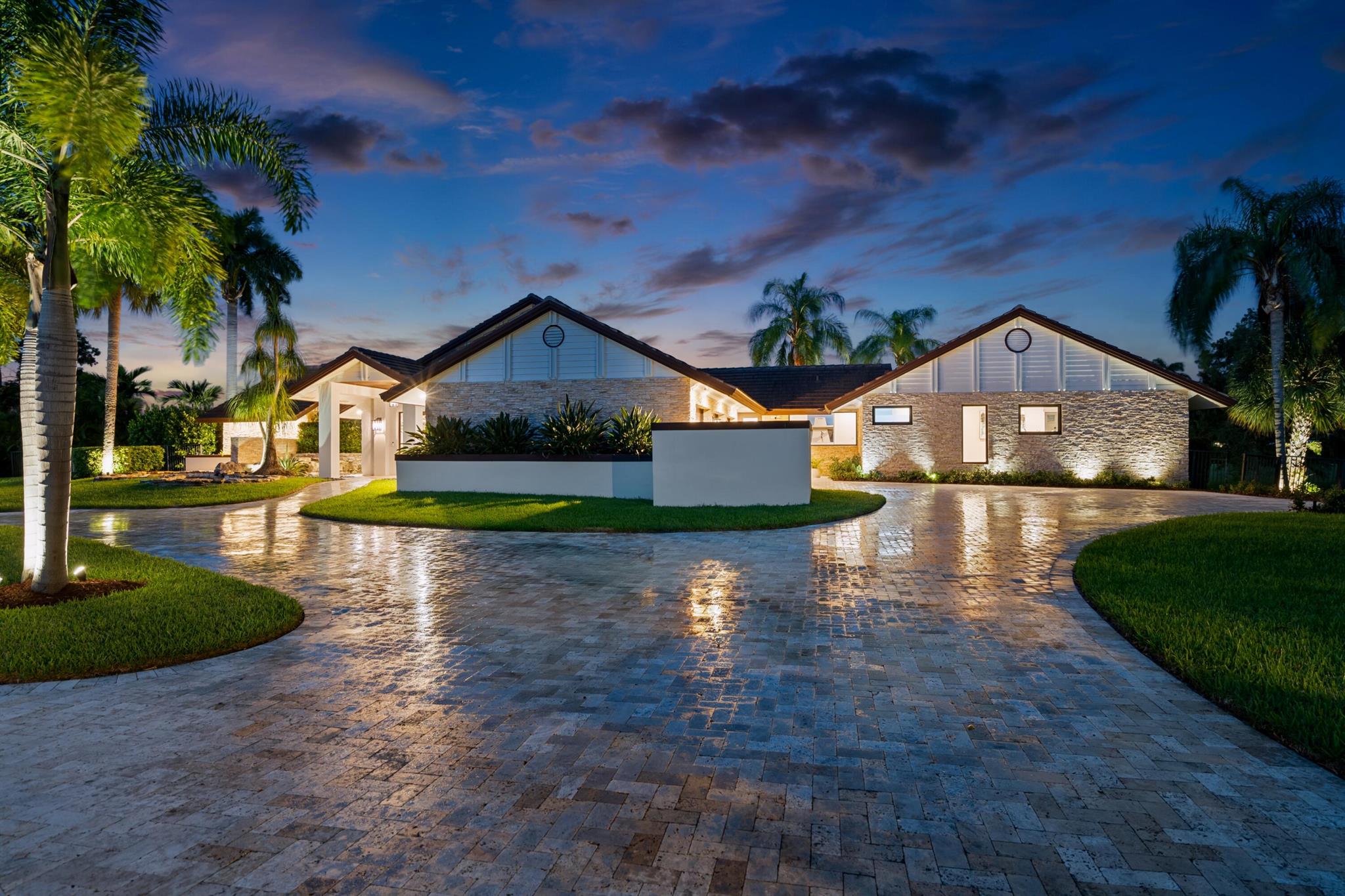 910 Greensward Lane
