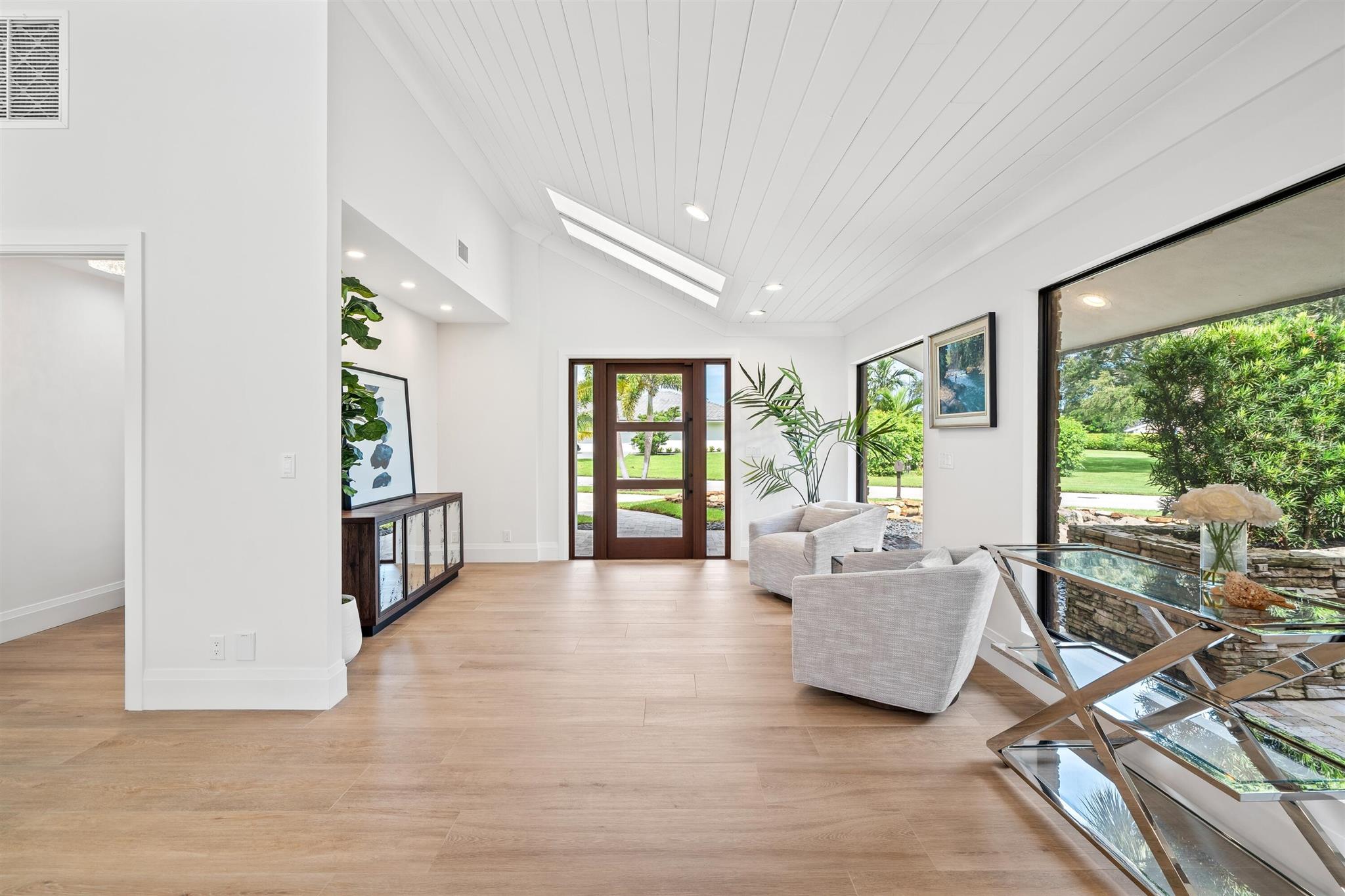910 Greensward Lane