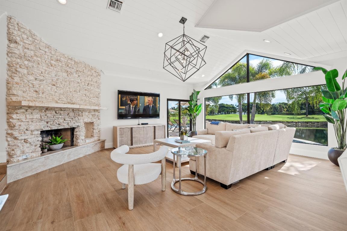 ESTATES IV - Residential