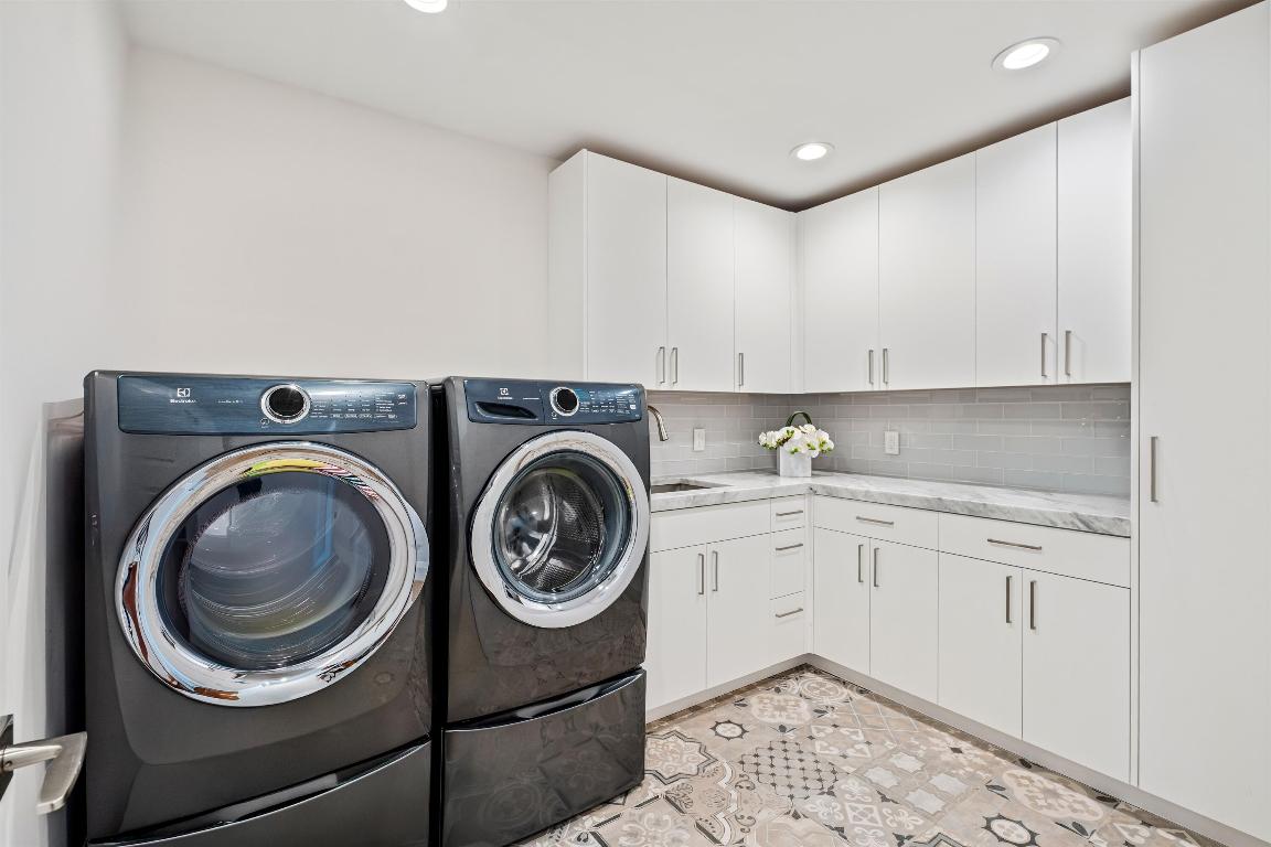 ESTATES IV - Residential